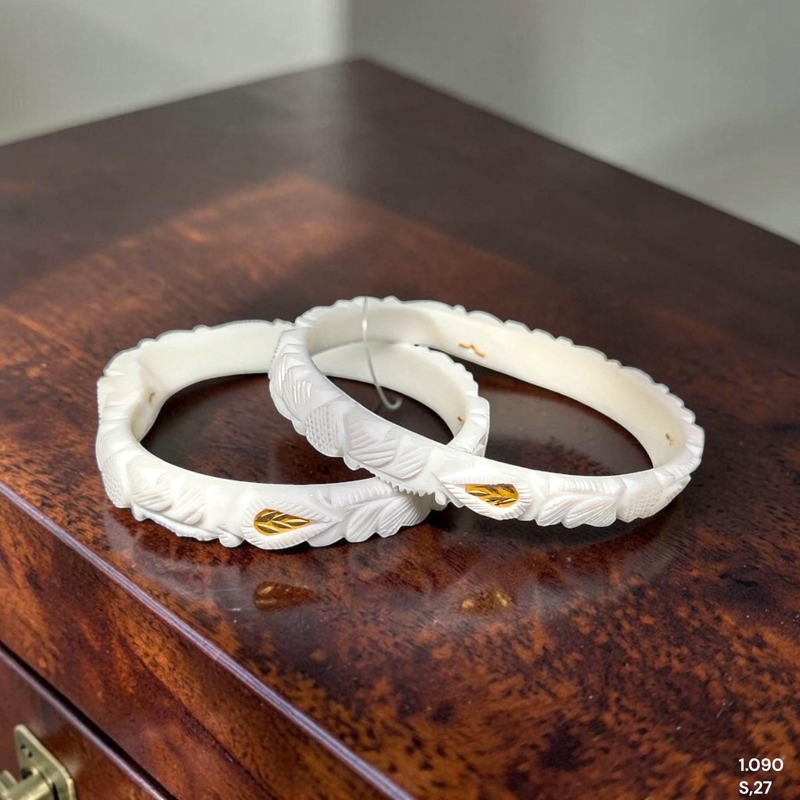 GSB22K- SIZE:27 (WGT: 1.090 GM APPROX) BIS CERTIFIED HUID HALLMARK 22KT GOLD SAKHA BADHANO 1 PAIR FOR WOMEN FOR REGULAR USE.