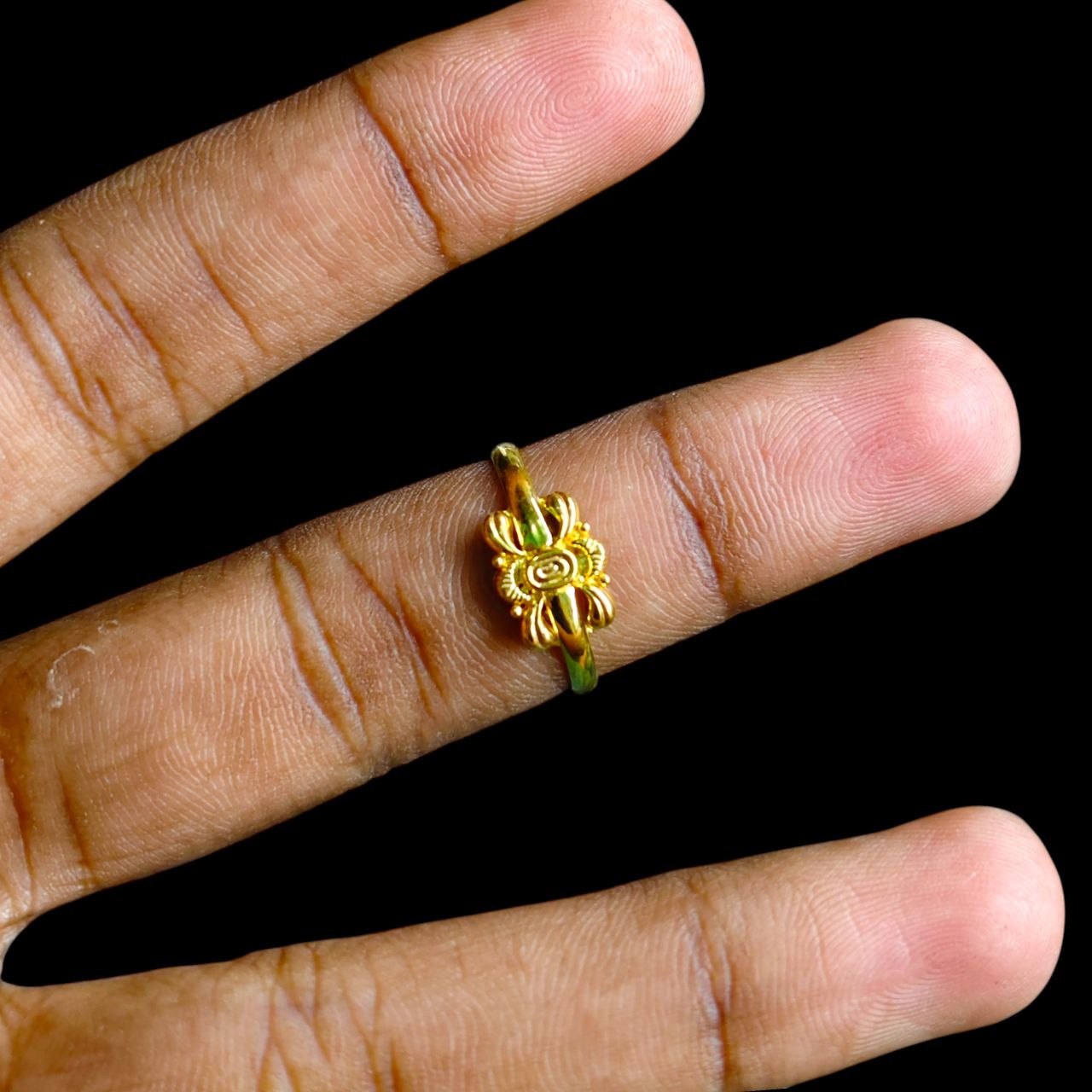 LADIES RING- (SIZE: 16) WGT: 0.430 GM APPROX BIS CERTIFIED HUID HALLMARK 9KT GOLD THUMB RING FOR UNISEX 1 PIECE.