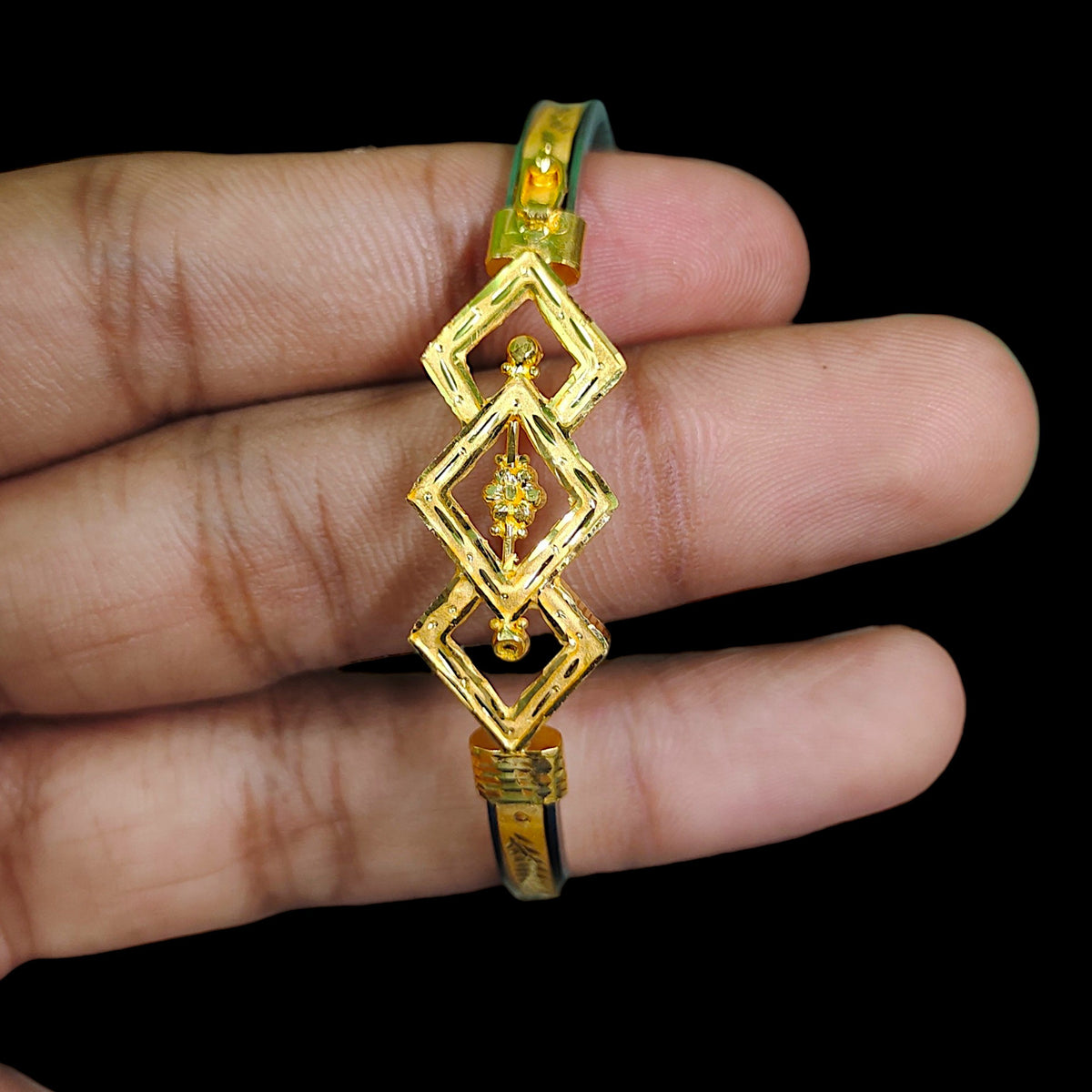 GOLD NOA- (SIZE: 25) WGT: 2.640 GM APPROX BIS CERTIFIED HUID HALLMARK 22KT GOLD BRACELET NOA BADHANO BANGLES 1 PIECE FOR WOMEN. (45TSDQ)