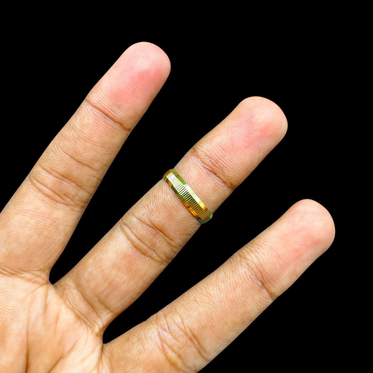 LADIES RING- (SIZE: 14) WGT: 0.610 GM APPROX BIS CERTIFIED HUID HALLMARK 9KT GOLD THUMB RING FOR UNISEX 1 PIECE.