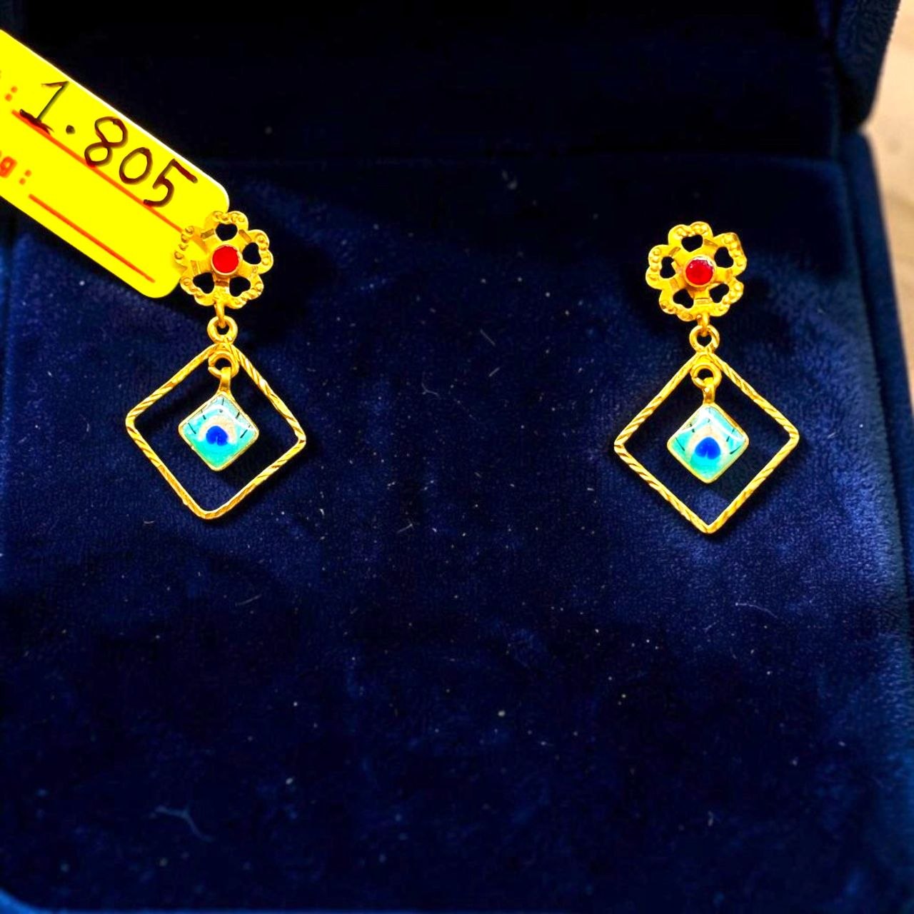 GOLD EARRINGS- BIS CERTIFIED WGT: 1.805 GM APPROX HUID HALLMARK 916 22KT GOLD EARRINGS 1 PAIR FOR WOMEN.
