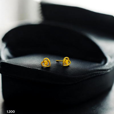 STUD EARRING- BIS CERTIFIED WGT: 1.200 GM APPROX HUID HALLMARK 916 22KT GOLD TOPS 1 PAIR FOR WOMEN.