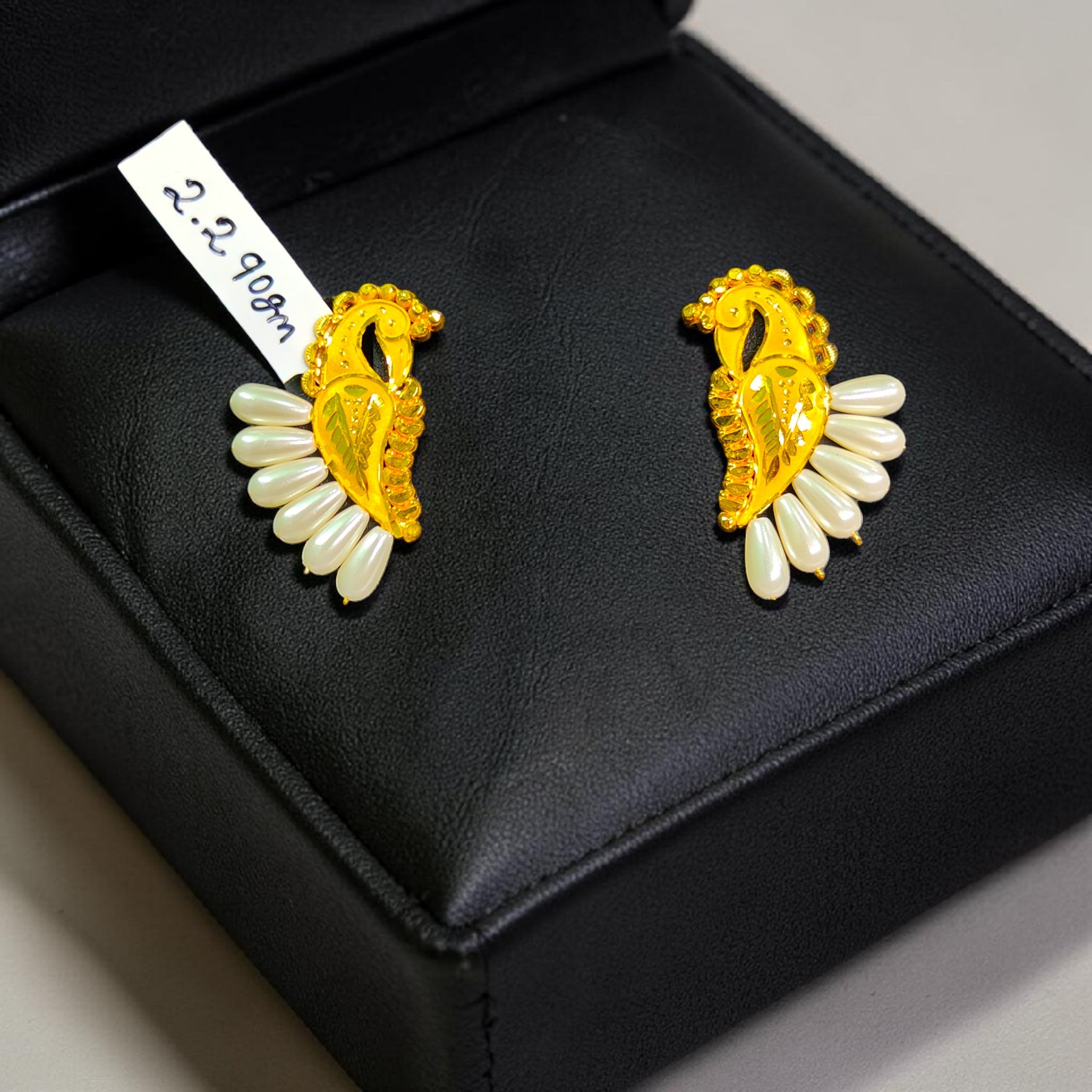 GOLD EARRINGS- BIS CERTIFIED WGT: 2.290 GM APPROX HUID HALLMARK 916 22KT GOLD EARRINGS 1 PAIR FOR WOMEN.