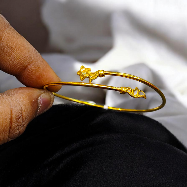 GOLD CHURI NOA- (SIZE: 24) WGT: 1.910 GM APPROX 375 9KT HUID HALLMARK GOLD BANGLE 1 PIECE.