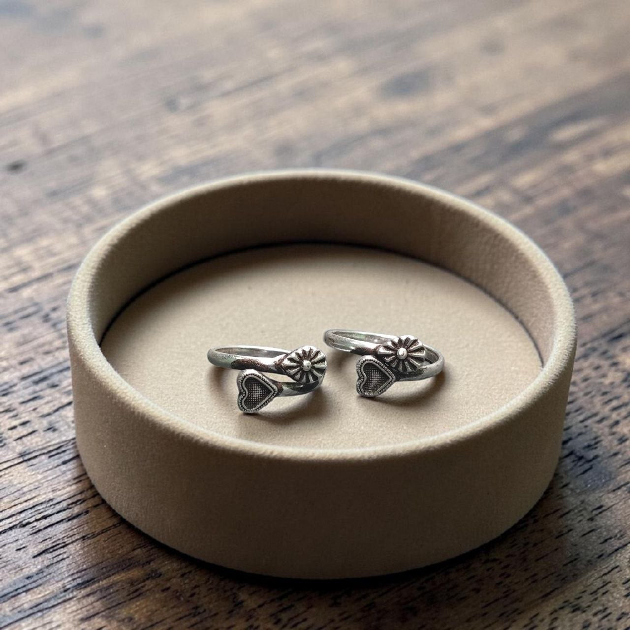 SILVER TOE RING- CERTIFIED BIS HUID HALLMARK 925 SILVER TOE RING (BICHIYA) 1 PAIR FOR REGULAR USE- (SOLD ON MRP).