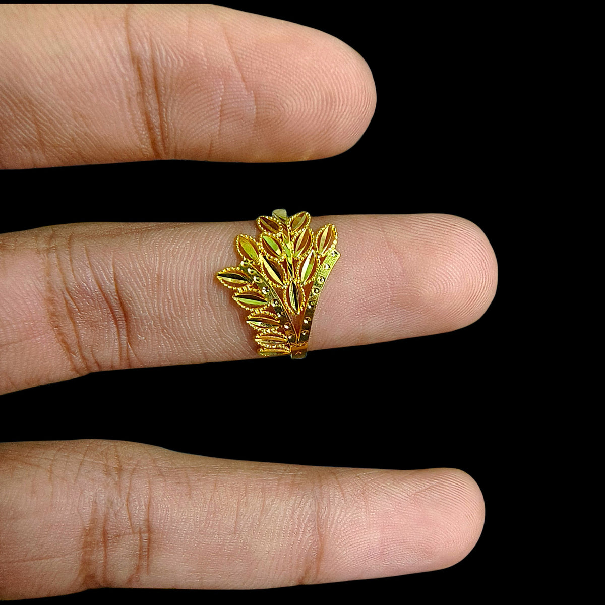 LADIES RING (DYNL6J)-(SIZE: 17) WGT: 1.140 GM APPROX BIS CERTIFIED HUID HALLMARK 375 9KT GOLD RING FOR WOMEN 1 PIECE.