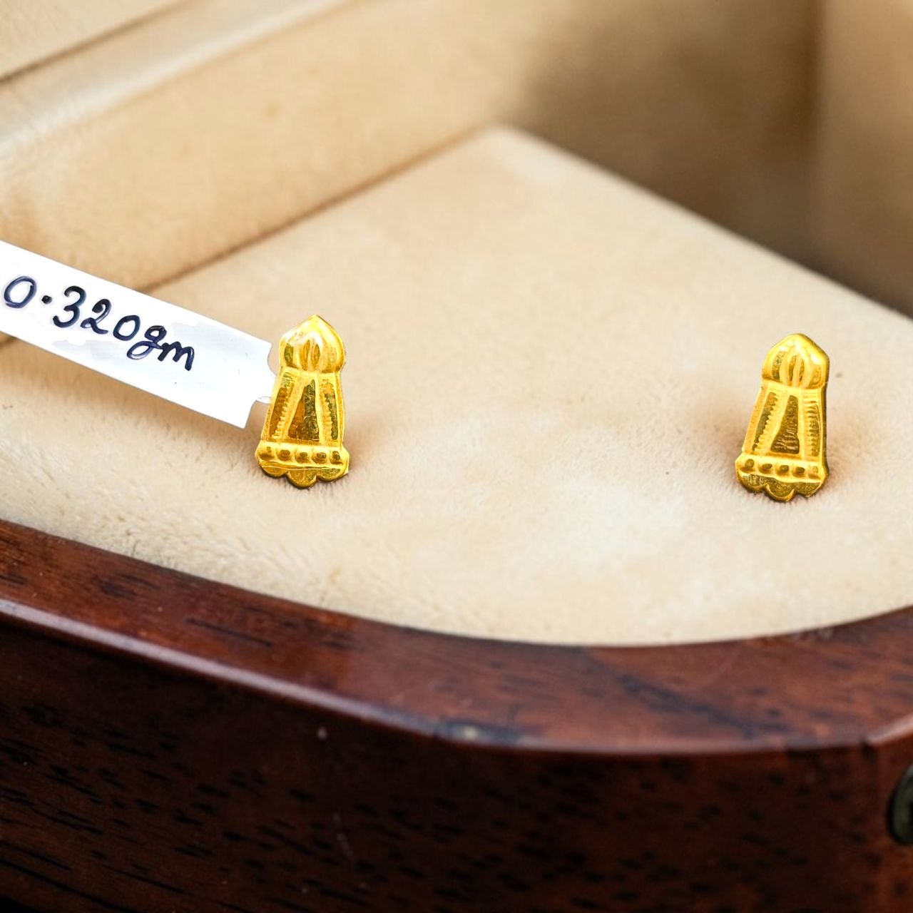GOLD TOPS- BIS CERTIFIED (WGT: 0.320 GM APPROX) HUID HALLMARK 375 9KT GOLD TOPS 1 PAIR BEST FOR MARRIAGE GIFT.