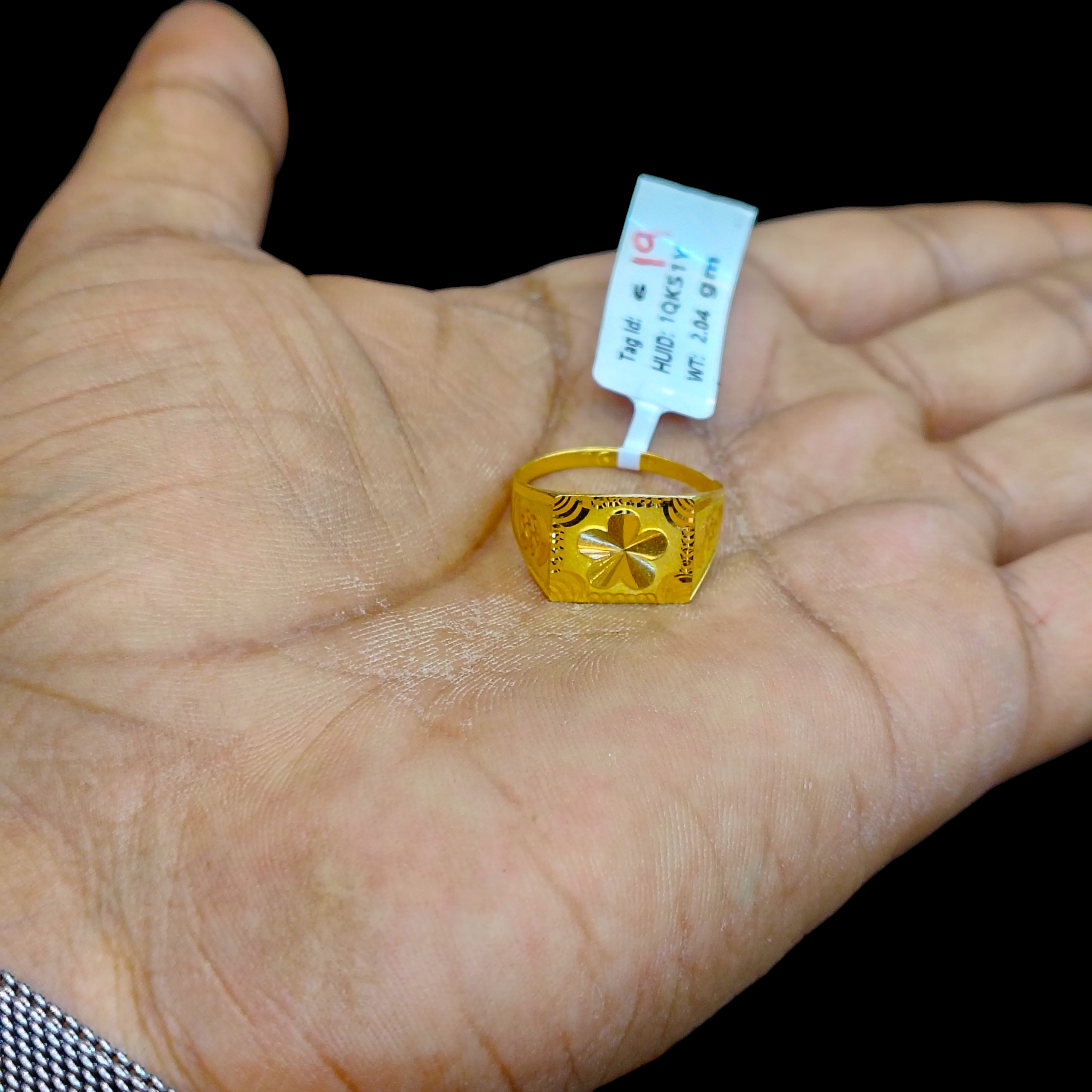 GENTS RING- SIZE:19 (WGT: 2.040 GRAM APPROX) BIS CERTIFIED HUID HALLMARK 916 22KT GOLD GENTS FINGER RING FOR MENS 1 PIECE (REGULAR USE).