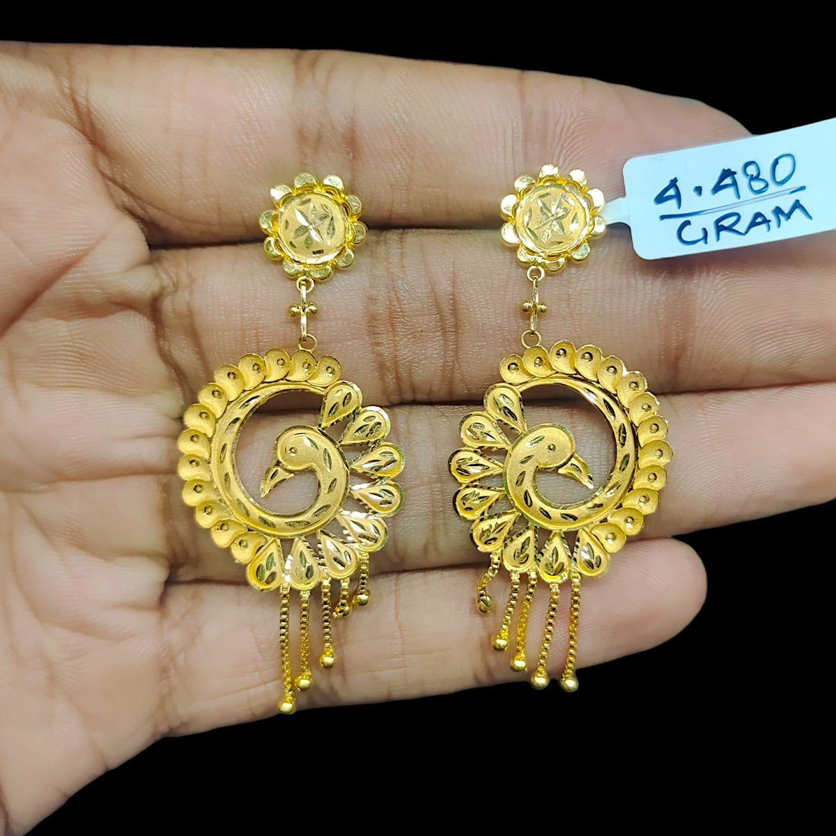 GOLD EARRINGS- (WGT: 4.480 GM APPROX) BIS CERTIFIED HUID HALLMARK 916 22KT GOLD EARRINGS 1 PAIR FOR WOMEN. (2TDN46)-(NTAL46)
