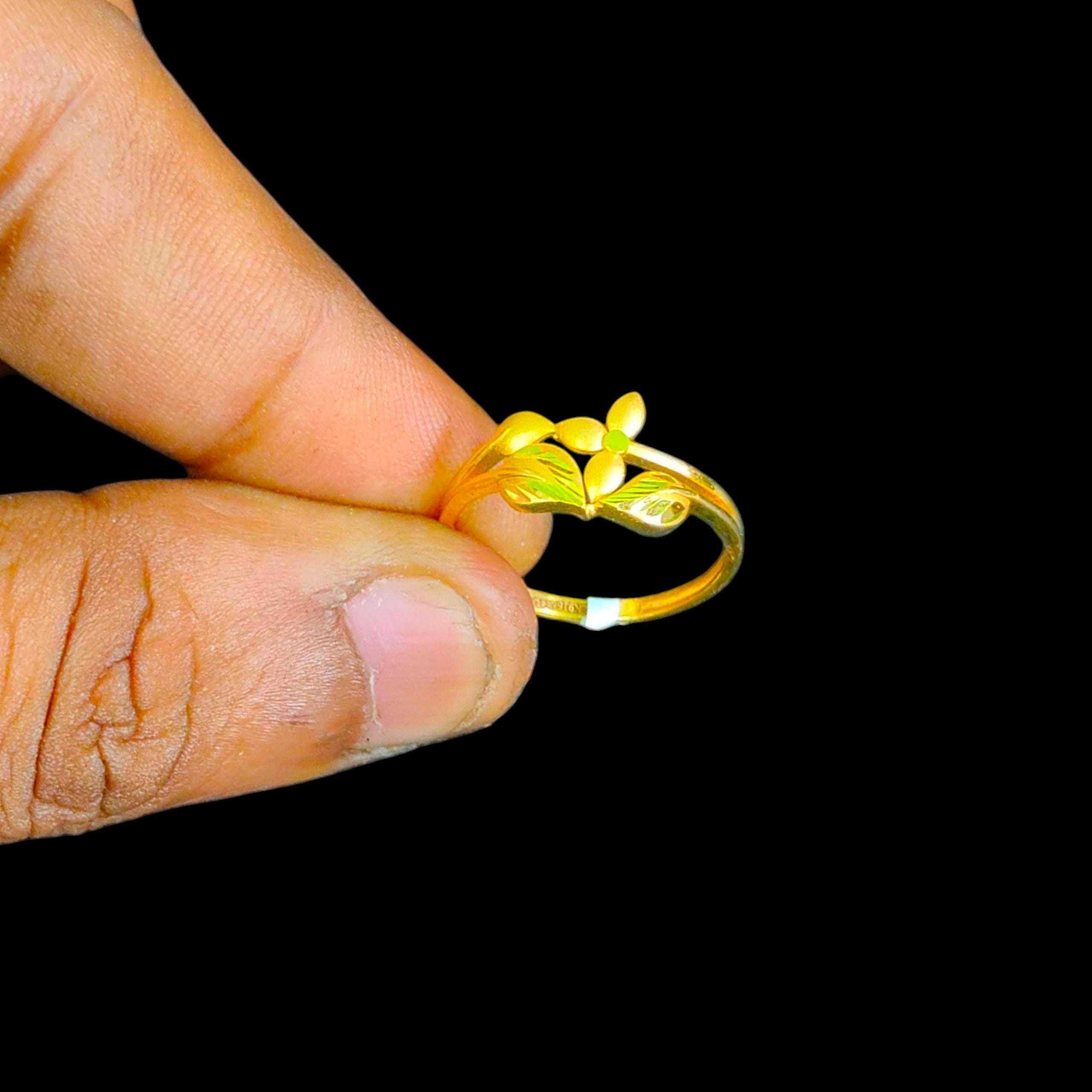 LADIES RING- (SIZE: 14) WGT: 1.910 GM APPROX 22KT HUID HALLMARK GOLD RING FOR WOMEN 1 PIECE.