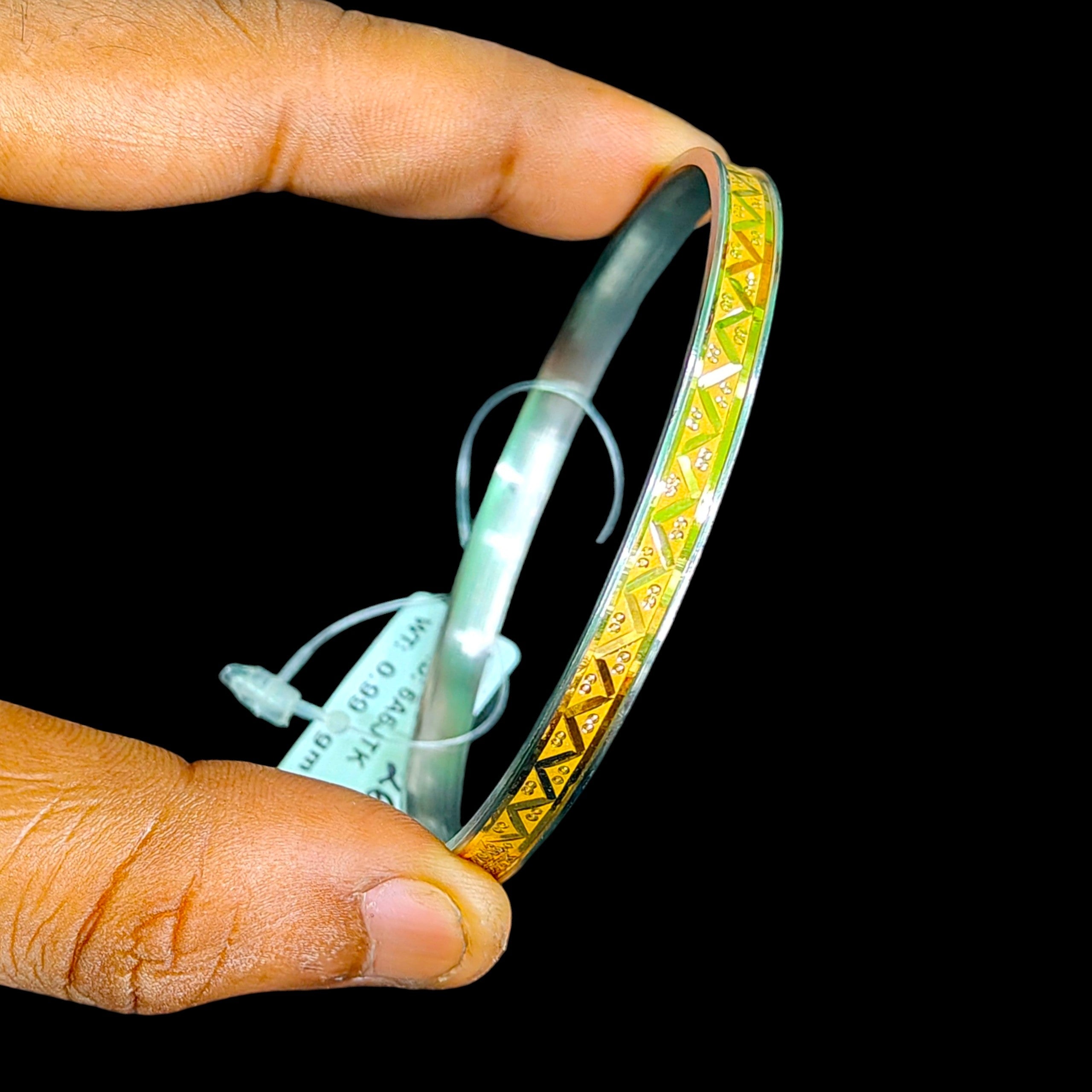 GOLD CHURI NOA- (SIZE: 26) WGT: 0.990 GM APPROX 22KT HUID HALLMARK GOLD NOA BANGLES 1 PIECE.