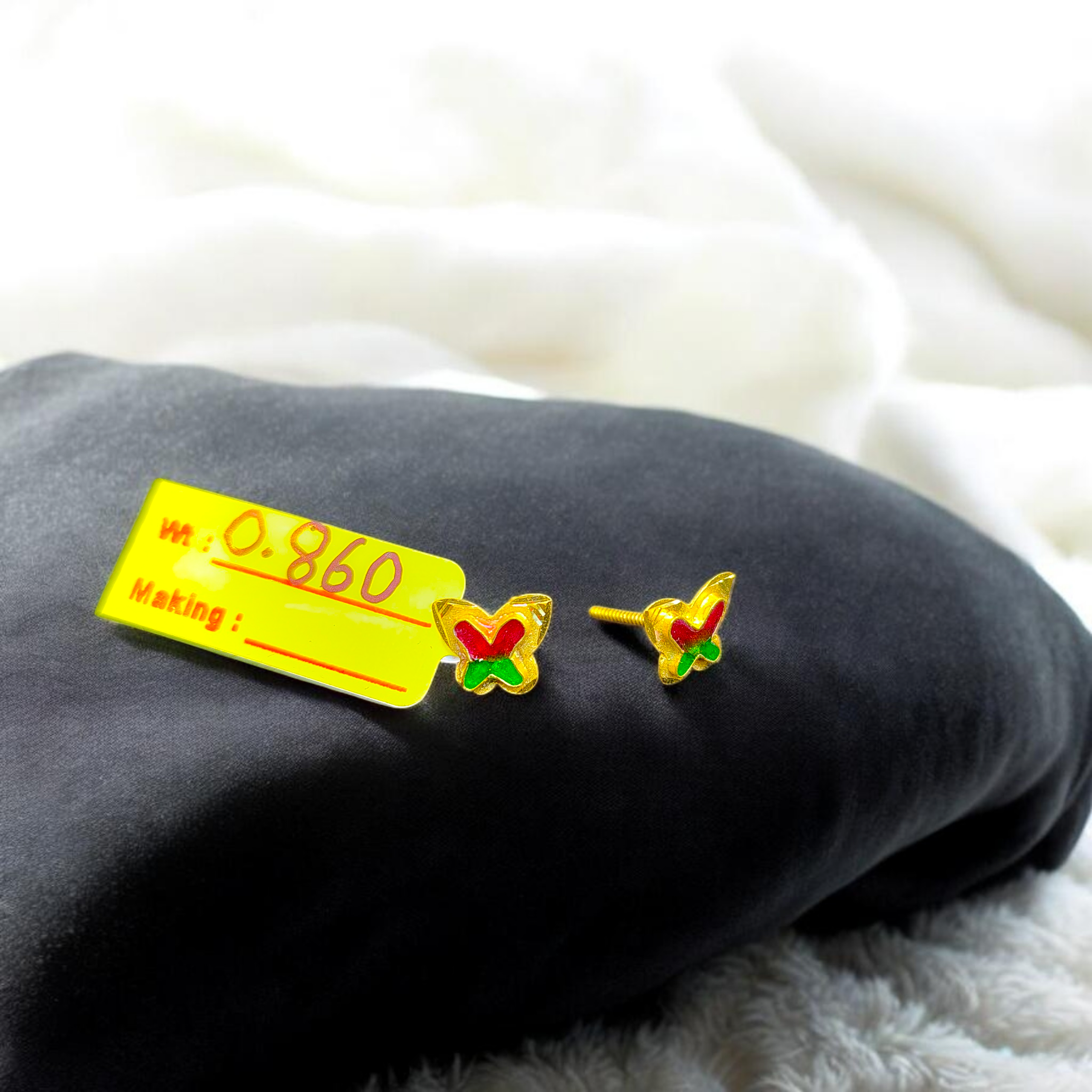 STUD EARRING- BIS CERTIFIED WGT: 0.860 GM APPROX HUID HALLMARK 916 22KT GOLD TOPS 1 PAIR FOR WOMEN.