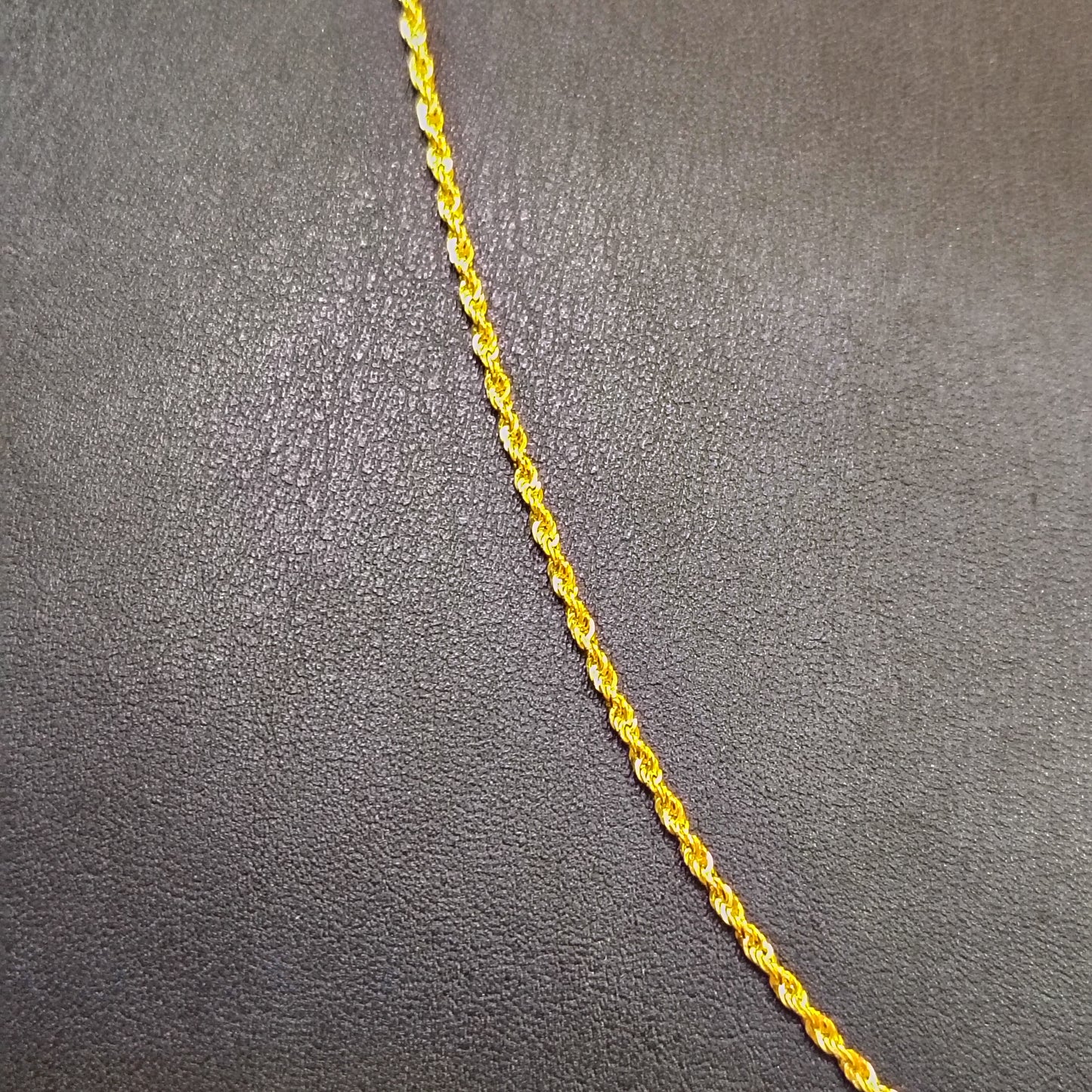 (FREE KDM LOVE LOCKET)- VIRAL ROPE CHAIN (GCS) WGT: 0.800 GM APPROX HUID HALLMARK 18KT GOLD CHAIN 1 PIECE 16 INCH (FOR SPECIAL GIFT ONLY)NOT FOR DAILY USE.
