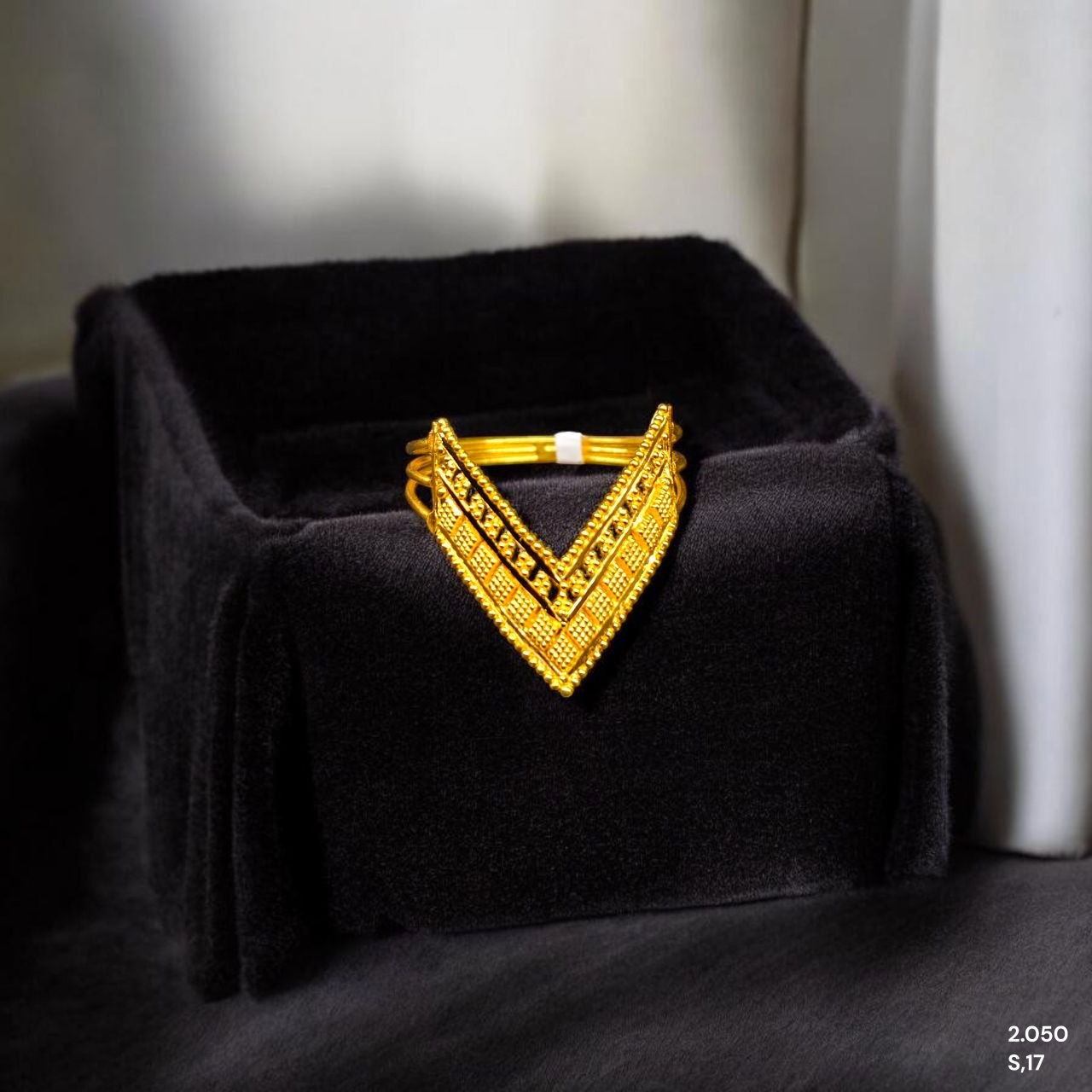 LADIES RING- (SIZE: 17) WGT: 2.050 GM APPROX BIS CERTIFIED HUID HALLMARK 916 22KT GOLD RING FOR WOMEN 1 PIECE.