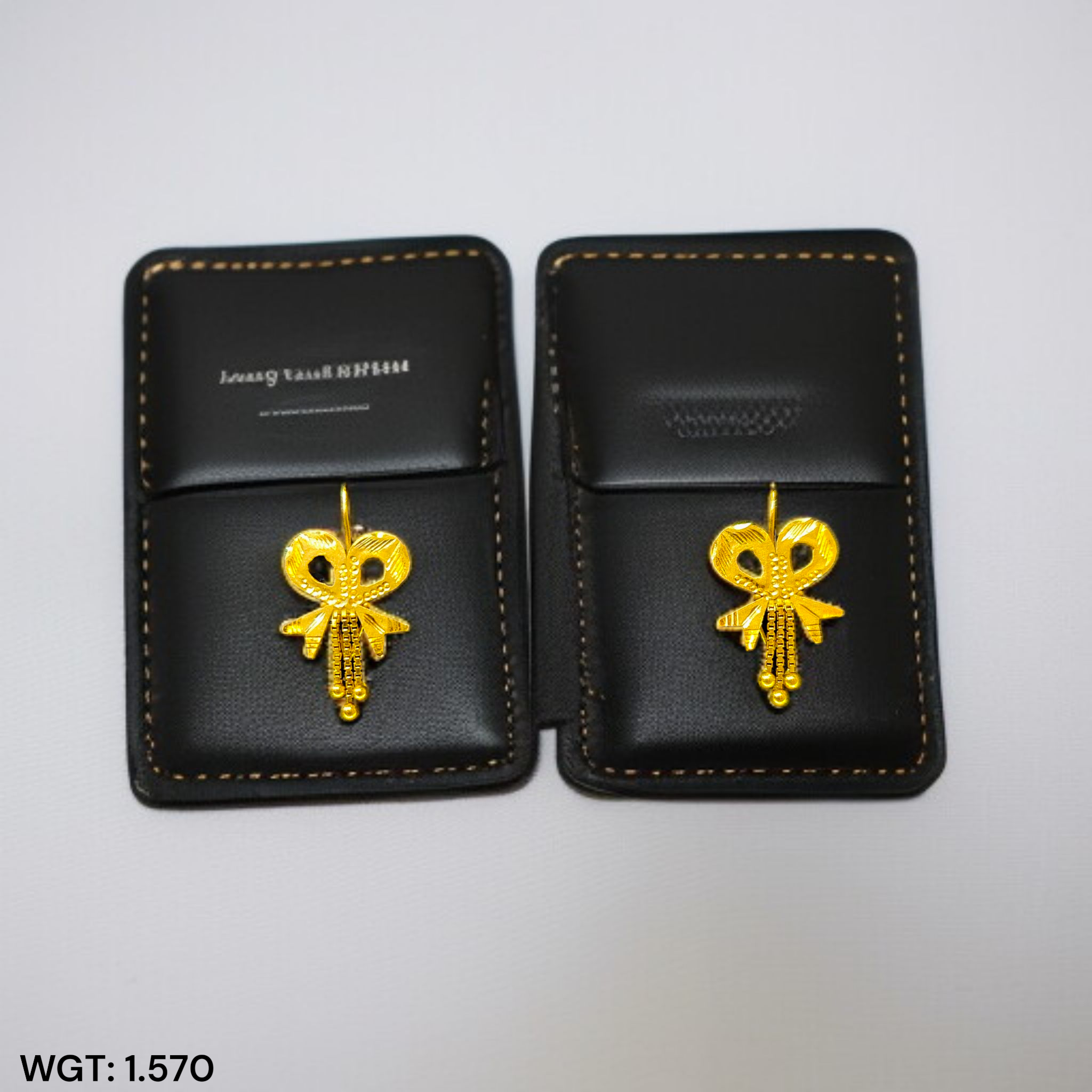 (GSE22) BIS CERTIFIED WGT: 1.570 GM APPROX HUID HALLMARK 916 22KT GOLD SAFETIPIN TOPS 1 PAIR FOR WOMEN.