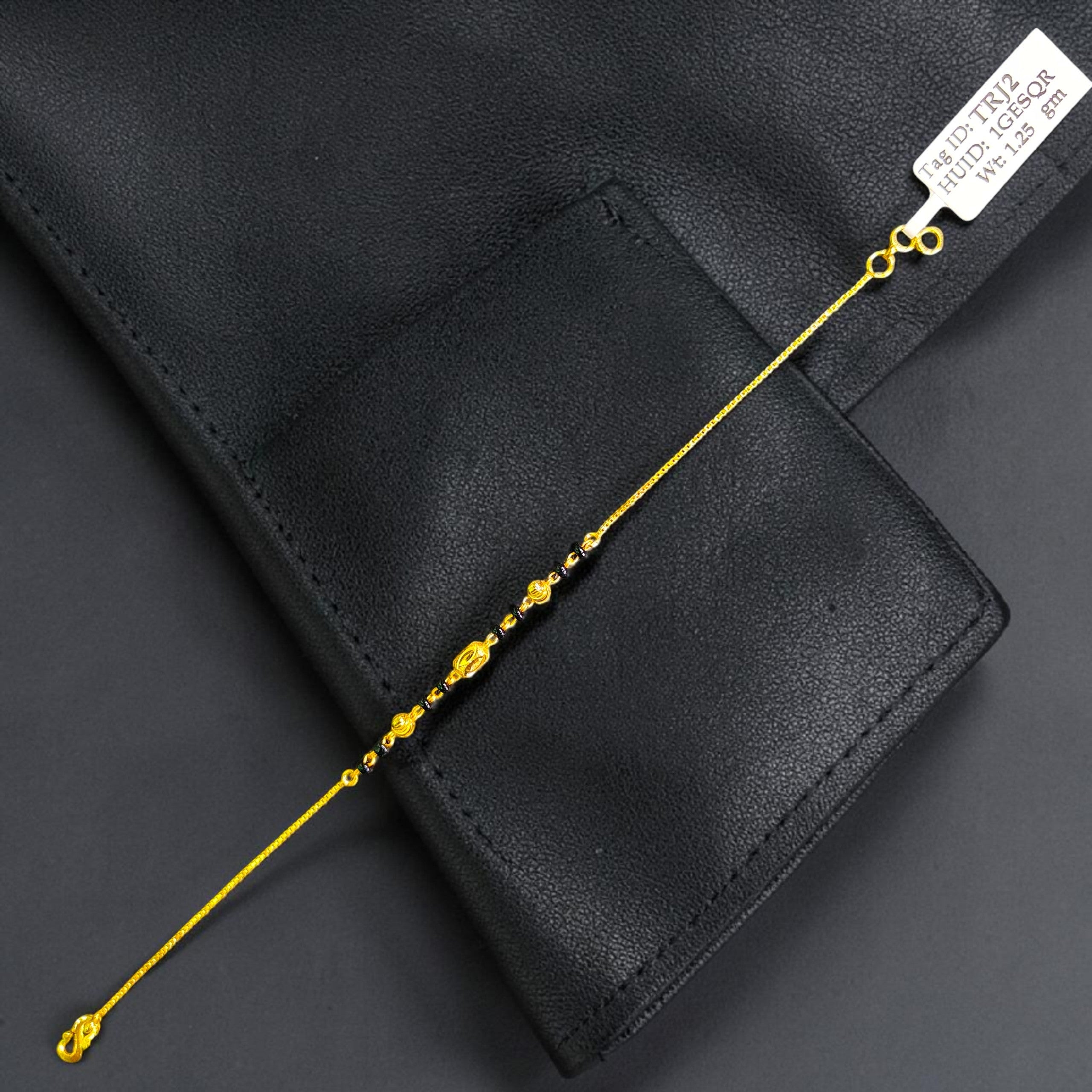 GOLD WRISTLET- 7.5" BIS CERTIFIED HUID HALLMARK 375 9KT GOLD WRISTLET APPROX WGT: 1.250 FOR WOMEN.