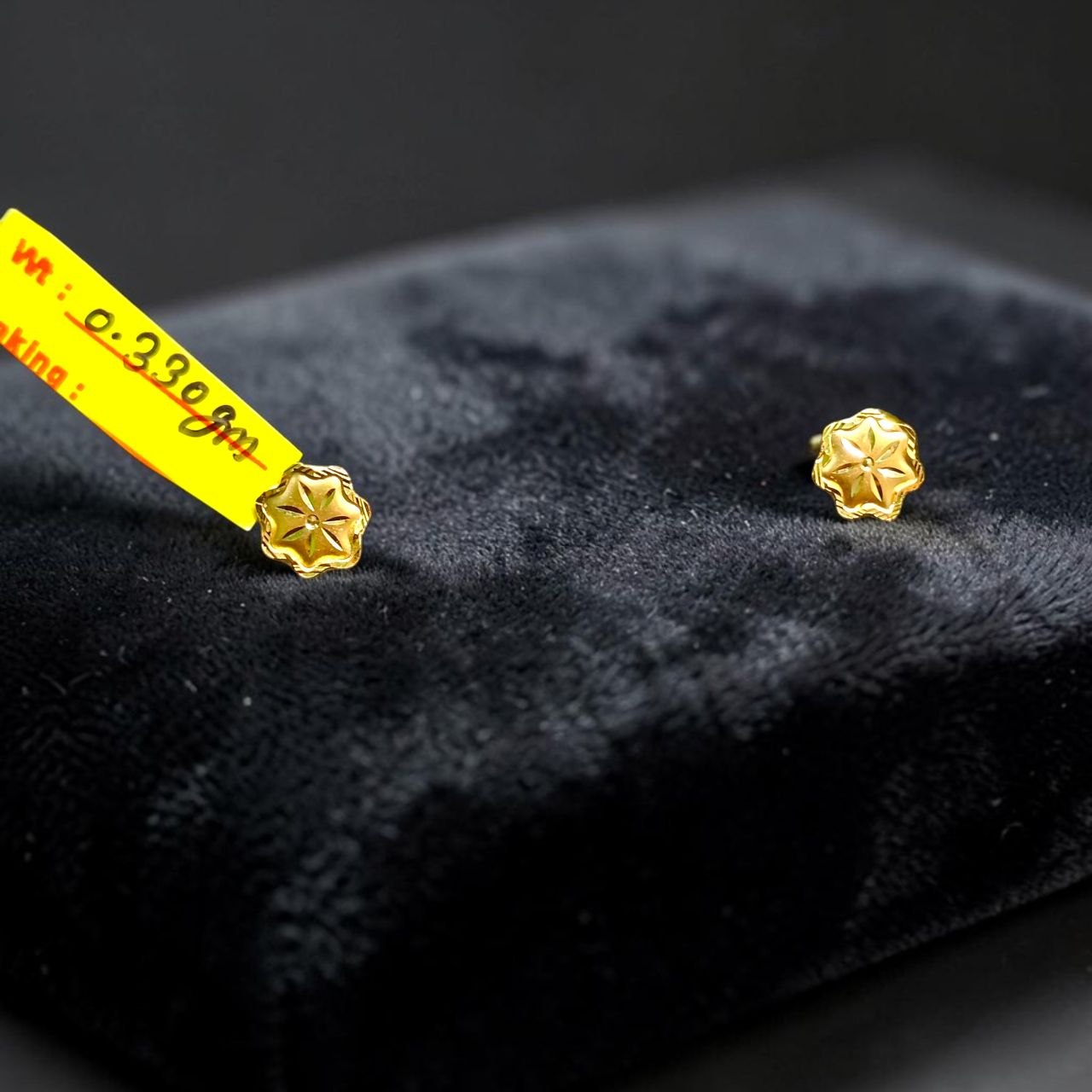 GOLD TOPS- BIS CERTIFIED (WGT: 0.330 GM APPROX) HUID HALLMARK 375 9KT GOLD TOPS 1 PAIR BEST FOR MARRIAGE GIFT.