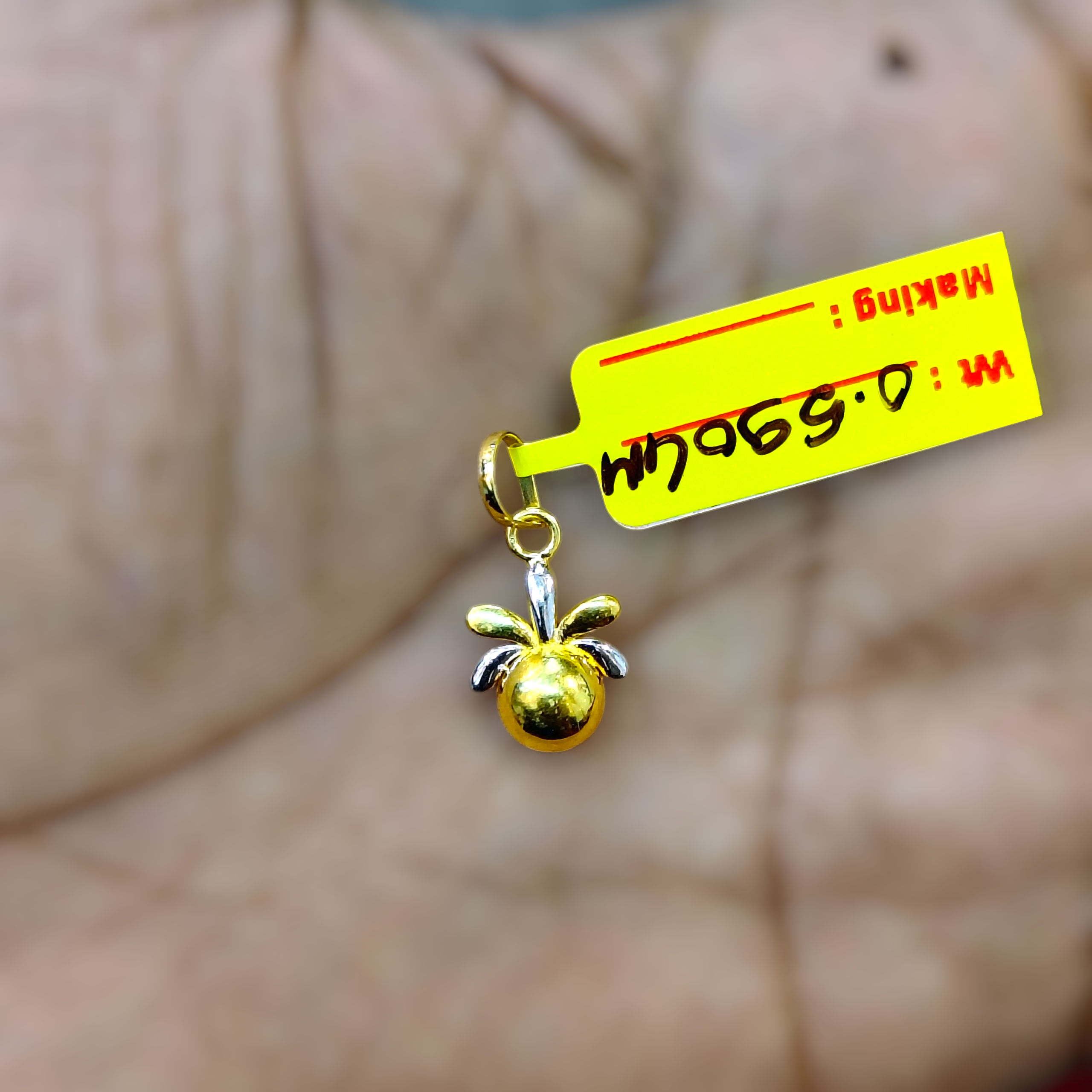 (GLC9) TRJ WGT: 0.590 GM APPROX BIS CERTIFIED HUID HALLMARK 9KT GOLD LOCKET FOR WOMEN 1 PIECE  FOR REGULAR USE CHAIN NOT INCLUDED.