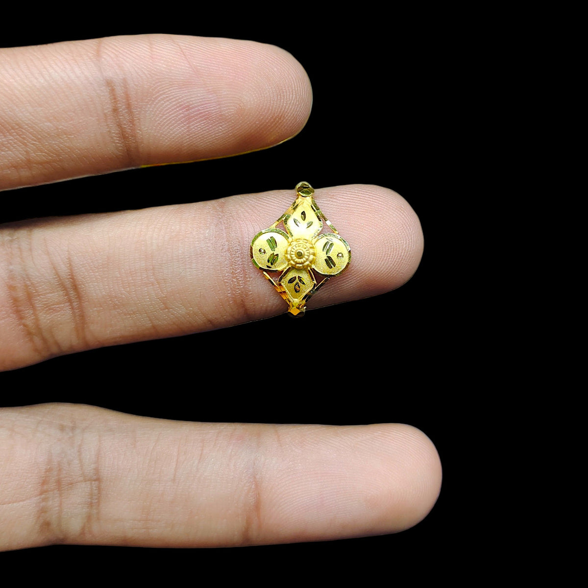 LADIES RING- (SIZE: 14) WGT: 0.610 GM APPROX BIS CERTIFIED HUID HALLMARK 9KT GOLD FINGER RING FOR WOMEN 1 PIECE. (HERCRD)