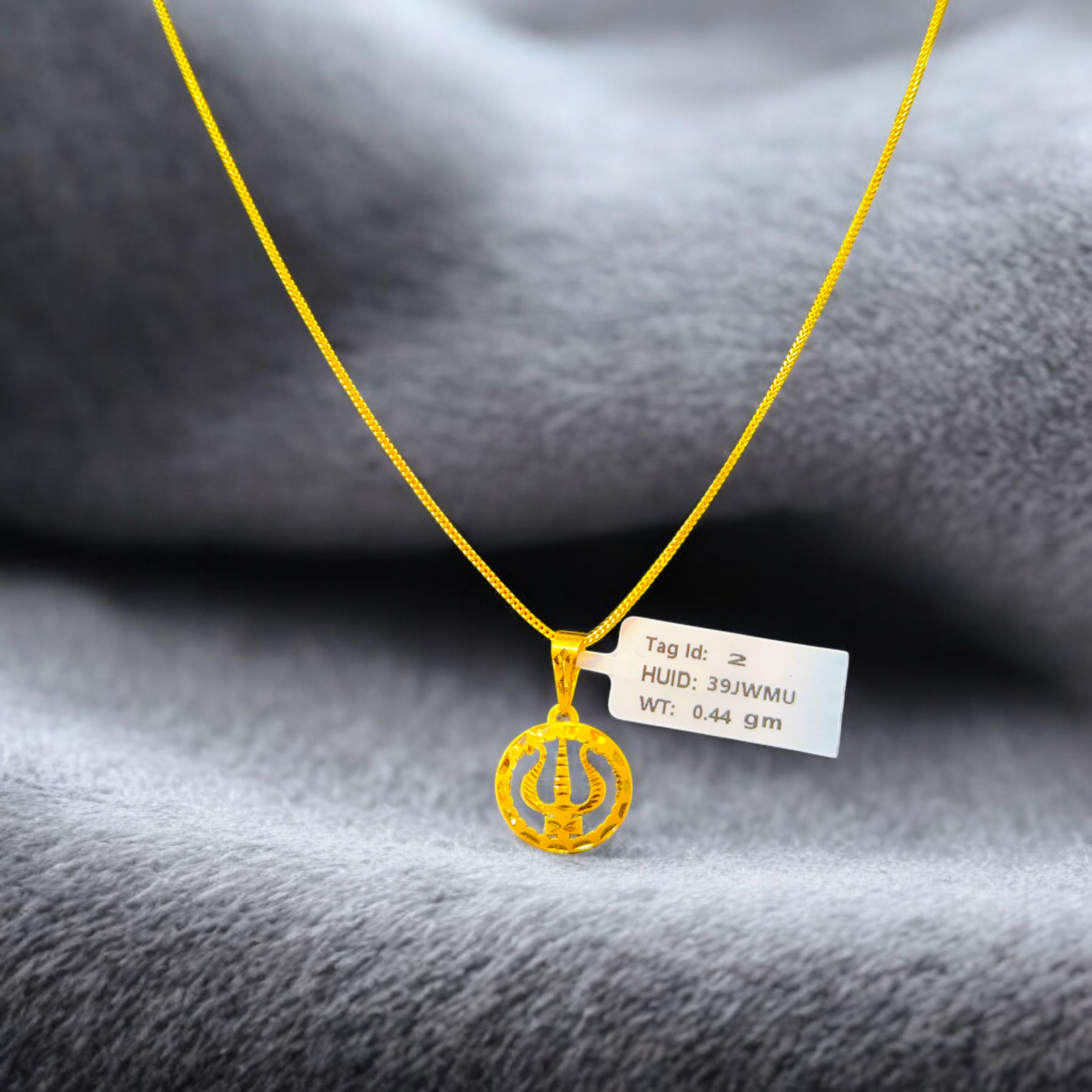 (GLC22) LOCKET WGT: 0.440 GM APPROX BIS CERTIFIED HUID HALLMARK 916 22KT GOLD LOCKET 1 PIECE FOR UNISEX. (CHAIN NOT INCLUDED).