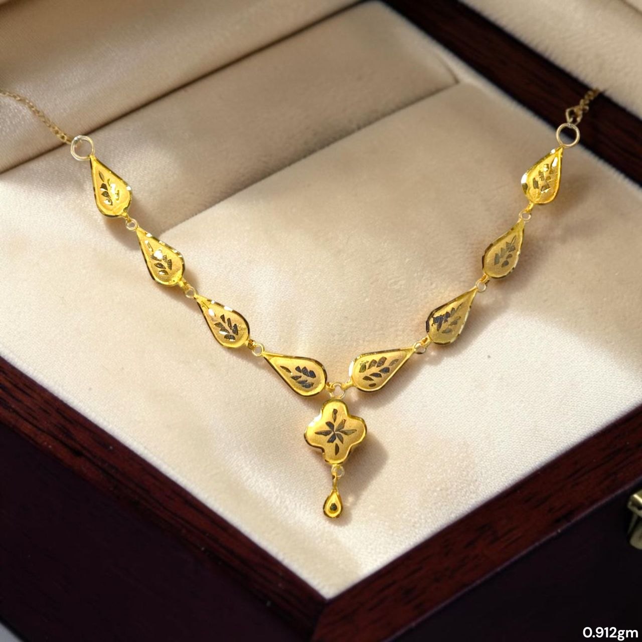 GOLD CHOKER NECKLACE-(WGT: 0.912 GM APPROX) BIS CERTIFIED HUID HALLMARK 9KT GOLD NECKLACE 1 PIECE FOR WOMEN.