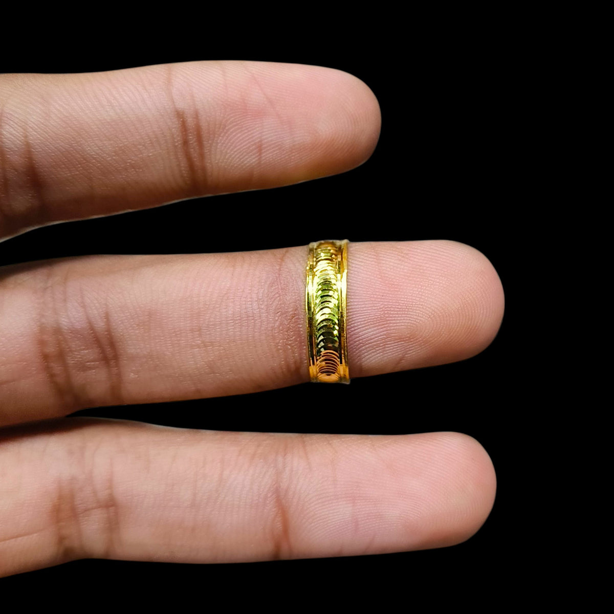 LADIES RING- (BV1BDU)-(SIZE: 16) WGT: 0.760 GM APPROX BIS CERTIFIED HUID HALLMARK 9KT GOLD THUMB RING FOR UNISEX 1 PIECE.