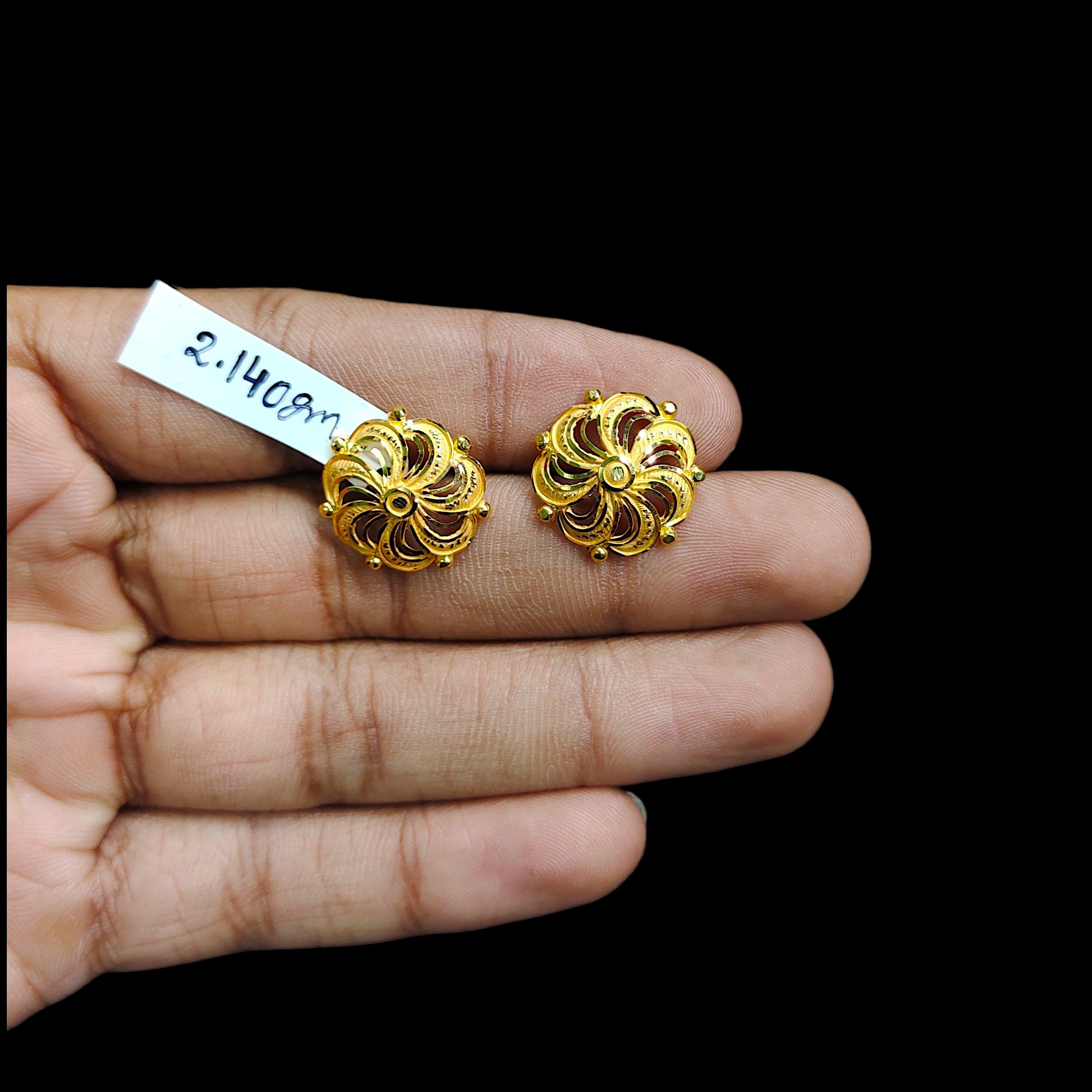 GOLD TOPS- BIS CERTIFIED WGT: 2.140 GM APPROX HUID HALLMARK 916 22KT GOLD TOPS 1 PAIR FOR WOMEN.