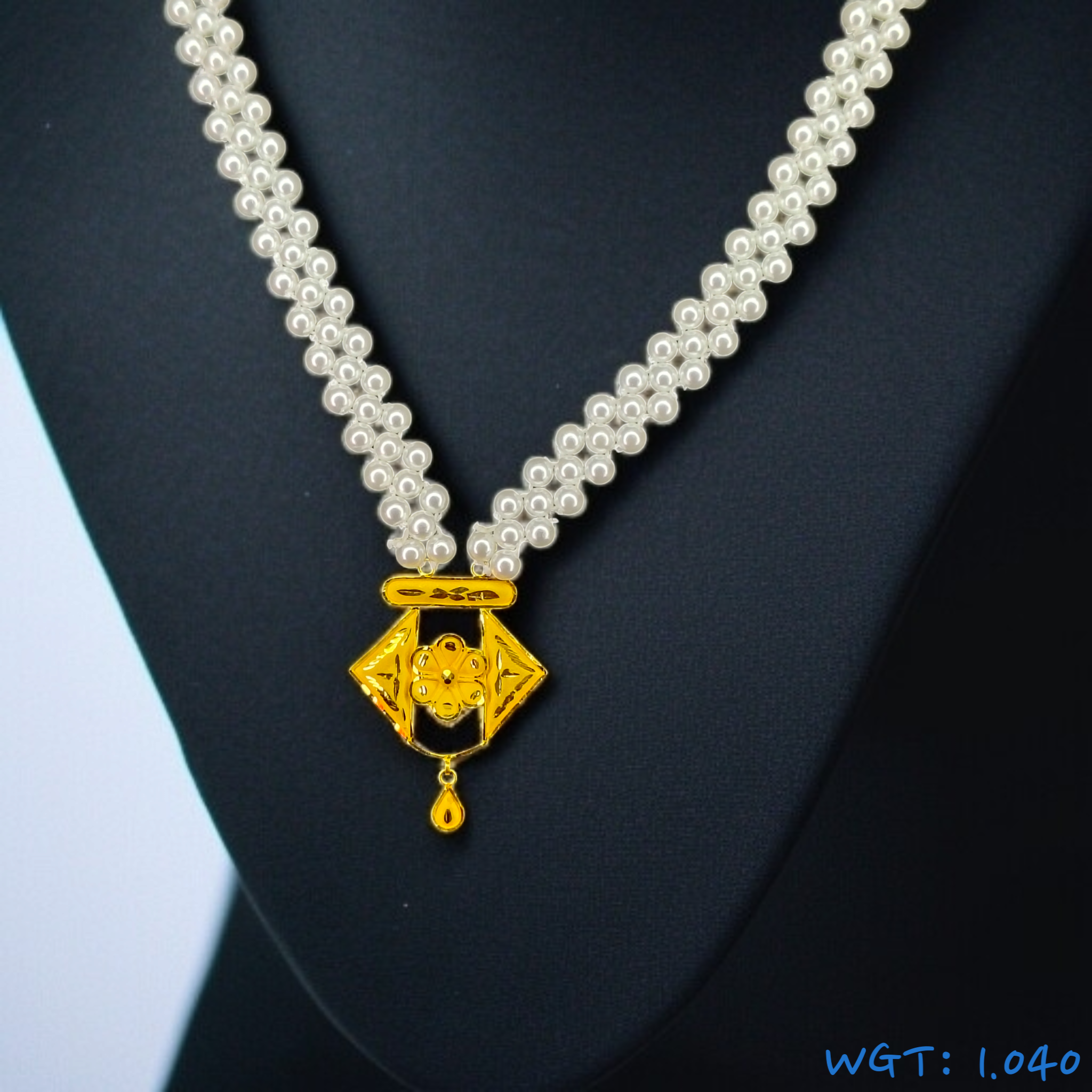 (GPM) TRJ WGT: 1.040 GM APPROX HUID HALLMARK 22KT GOLD MOTI PENDANT 1 PIECE.