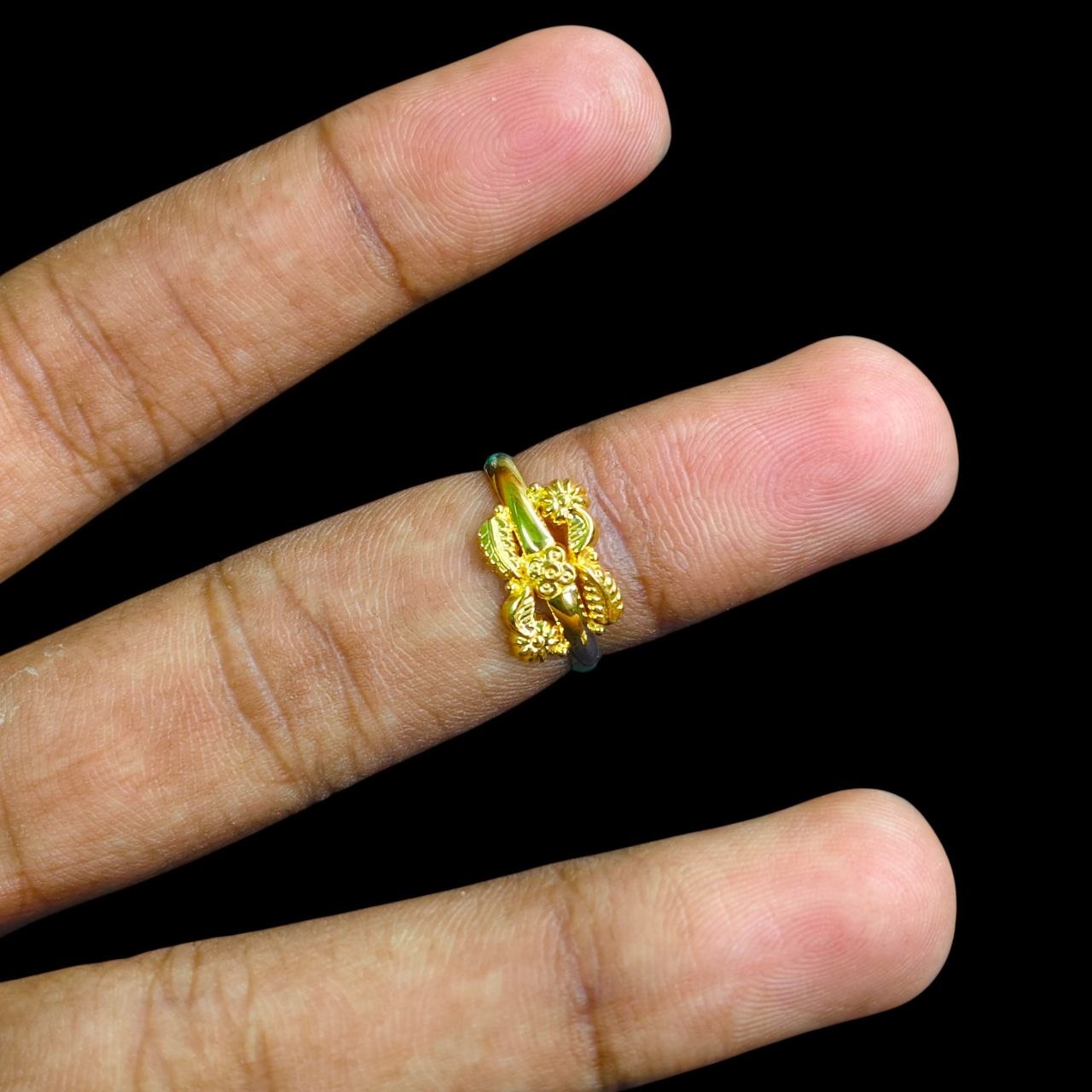 LADIES RING- (SIZE: 10) WGT: 0.400 GM APPROX BIS CERTIFIED HUID HALLMARK 9KT GOLD THUMB RING FOR UNISEX 1 PIECE.