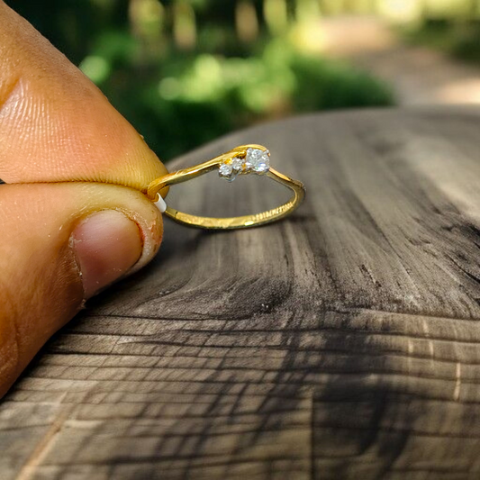 RAJLAXMI DIAMOND JEWELLERY (SIZE:10) - WGT: 1.020 GM - NATURAL DIAMOND (0.08 CENT) HUID HALLMARK 18KT DIAMOND FINGER RING FOR WOMEN WITH CERTIFICATE OF AUTHENTICITY BY ZORBA (DESIGN NO: LRAP4549).