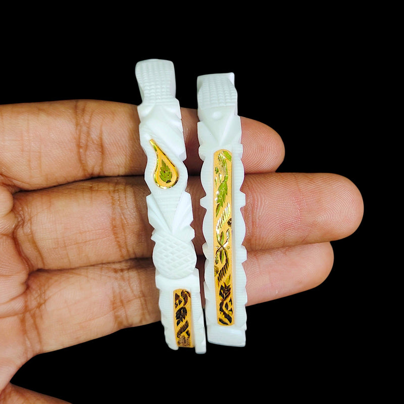 GSB22K- SIZE:28 (WGT: 2.130 GM APPROX) BIS CERTIFIED HUID HALLMARK 22KT GOLD SAKHA BADHANO 1 PAIR FOR WOMEN FOR REGULAR USE.