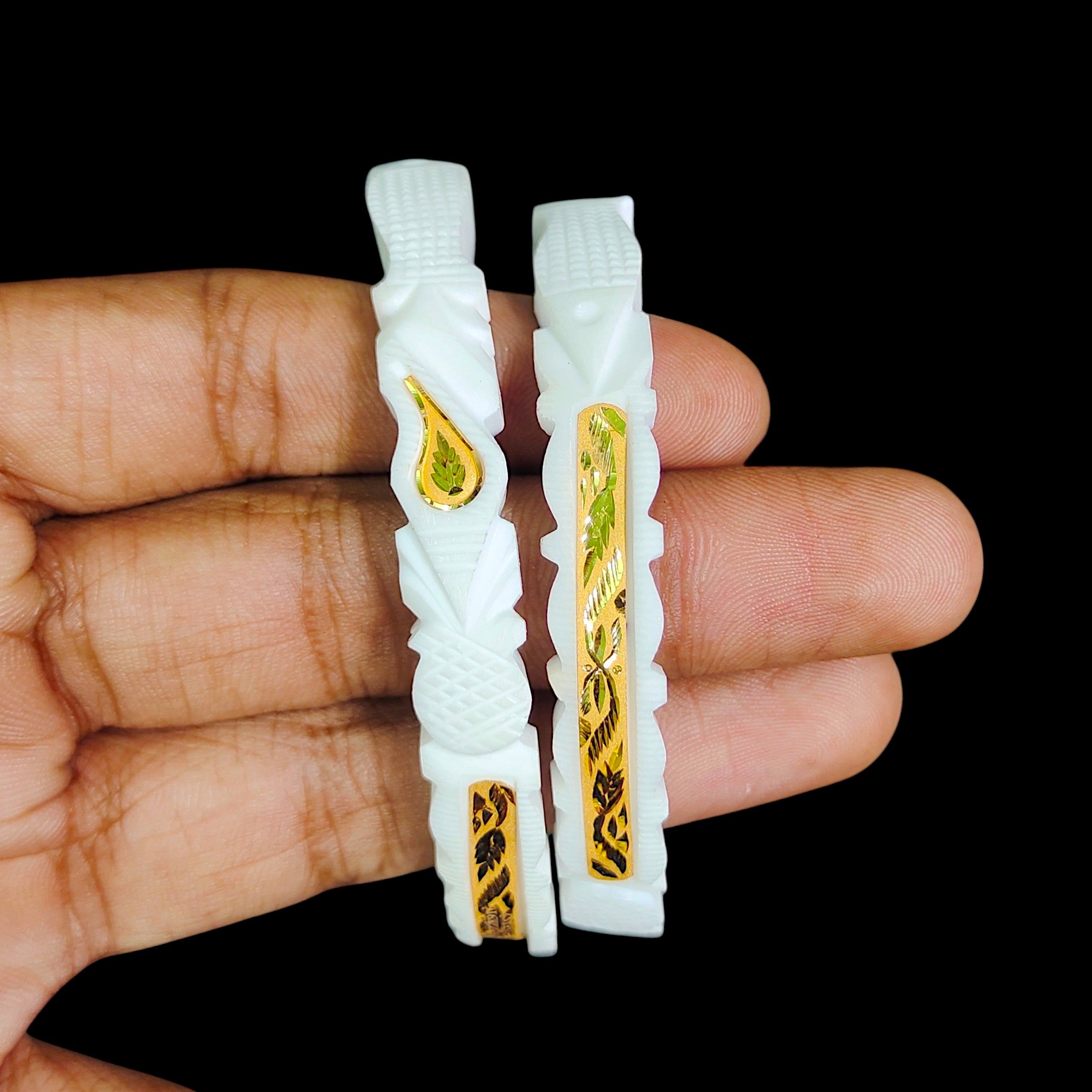 GSB22K- SIZE:28 (WGT: 2.130 GM APPROX) BIS CERTIFIED HUID HALLMARK 22KT GOLD SAKHA BADHANO 1 PAIR FOR WOMEN FOR REGULAR USE.