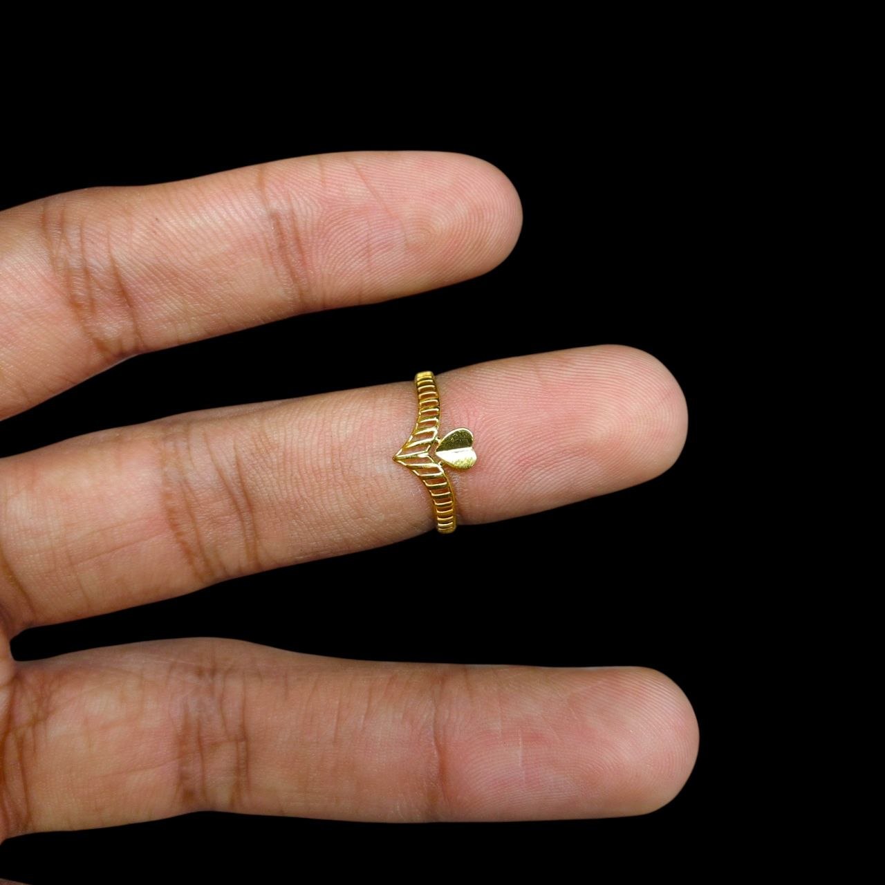 LADIES RING- (SIZE: 8) WGT: 0.340 GM APPROX BIS CERTIFIED HUID HALLMARK 9KT GOLD THUMB RING FOR UNISEX 1 PIECE.(ADIXMM))