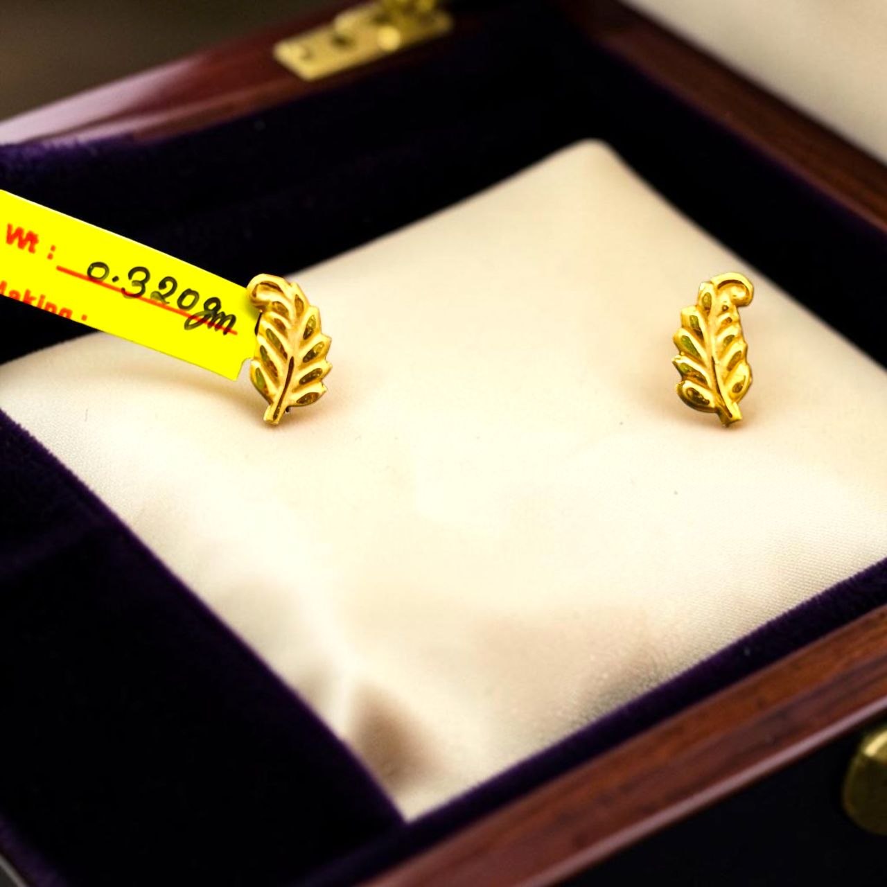 GOLD TOPS- BIS CERTIFIED (WGT: 0.320 GM APPROX) HUID HALLMARK 375 9KT GOLD TOPS 1 PAIR BEST FOR MARRIAGE GIFT.
