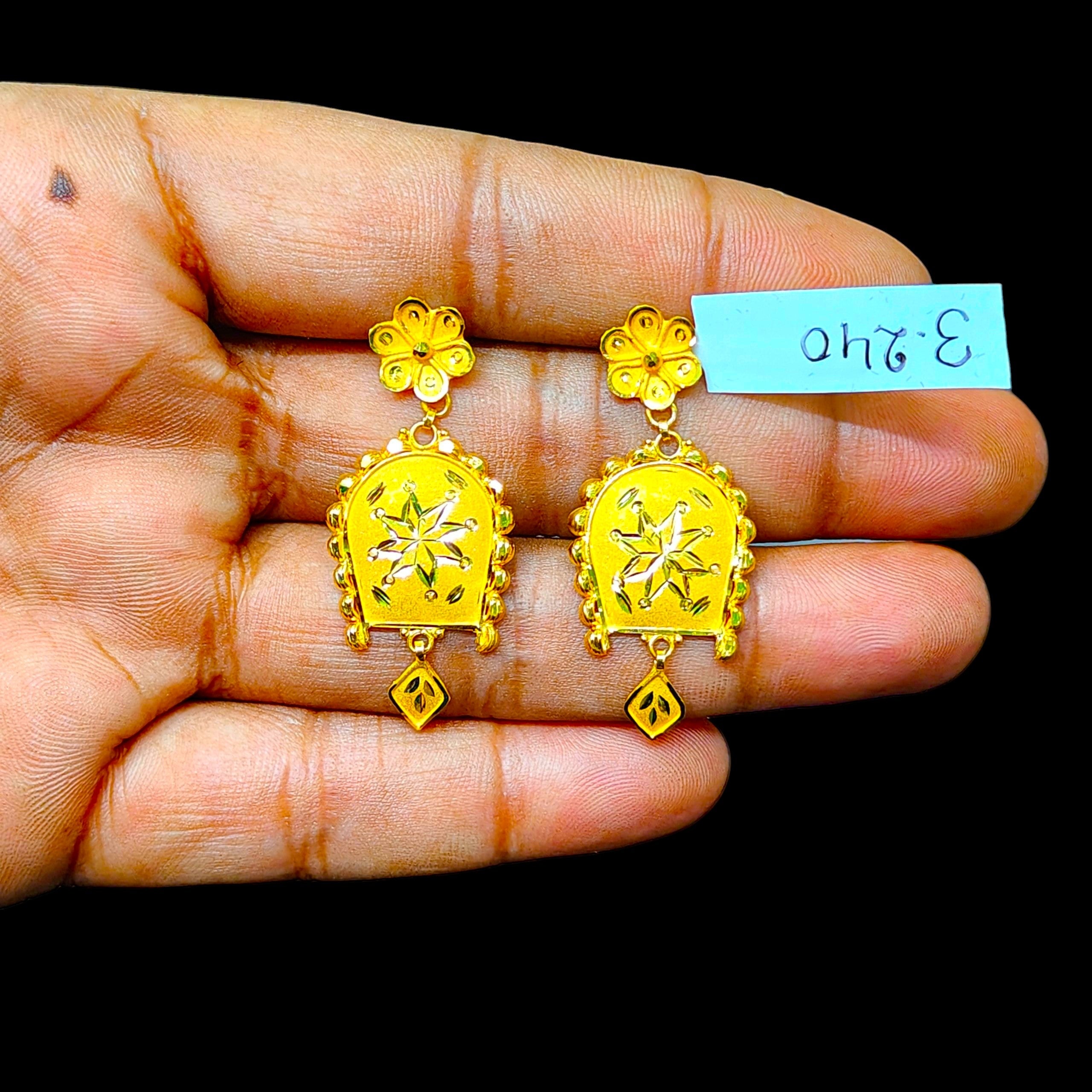 GOLD EARRINGS- (WGT: 3.240 GM APPROX) BIS CERTIFIED HUID HALLMARK 22KT 916 GOLD EARRINGS 1 PAIR FOR WOMEN.