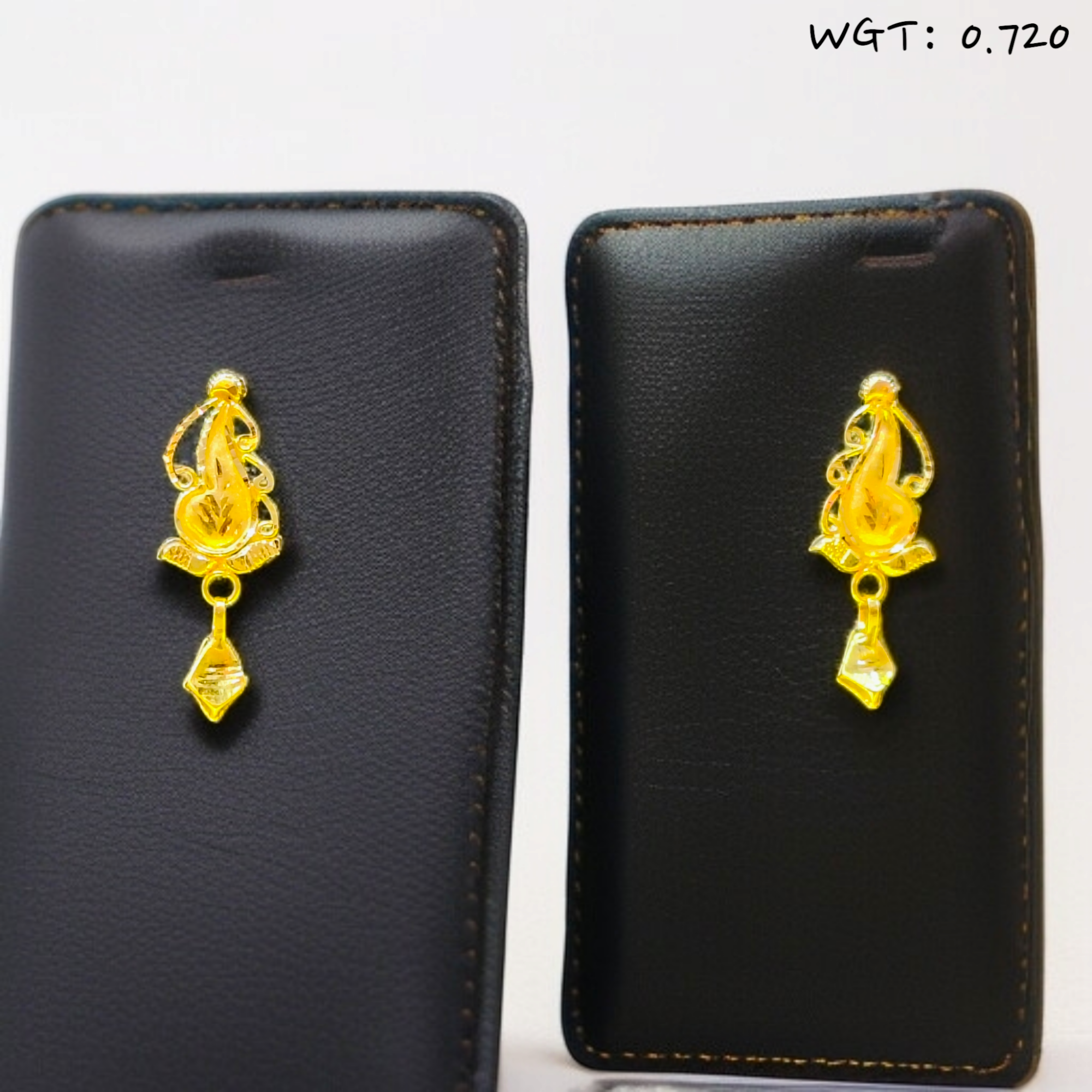 (GSE22) RAJLAXMI WGT: 0.720 GM APPROX HUID HALLMARK 916 22KT GOLD EAR TOPS STUD 1 PAIR FOR REGULAR USE.