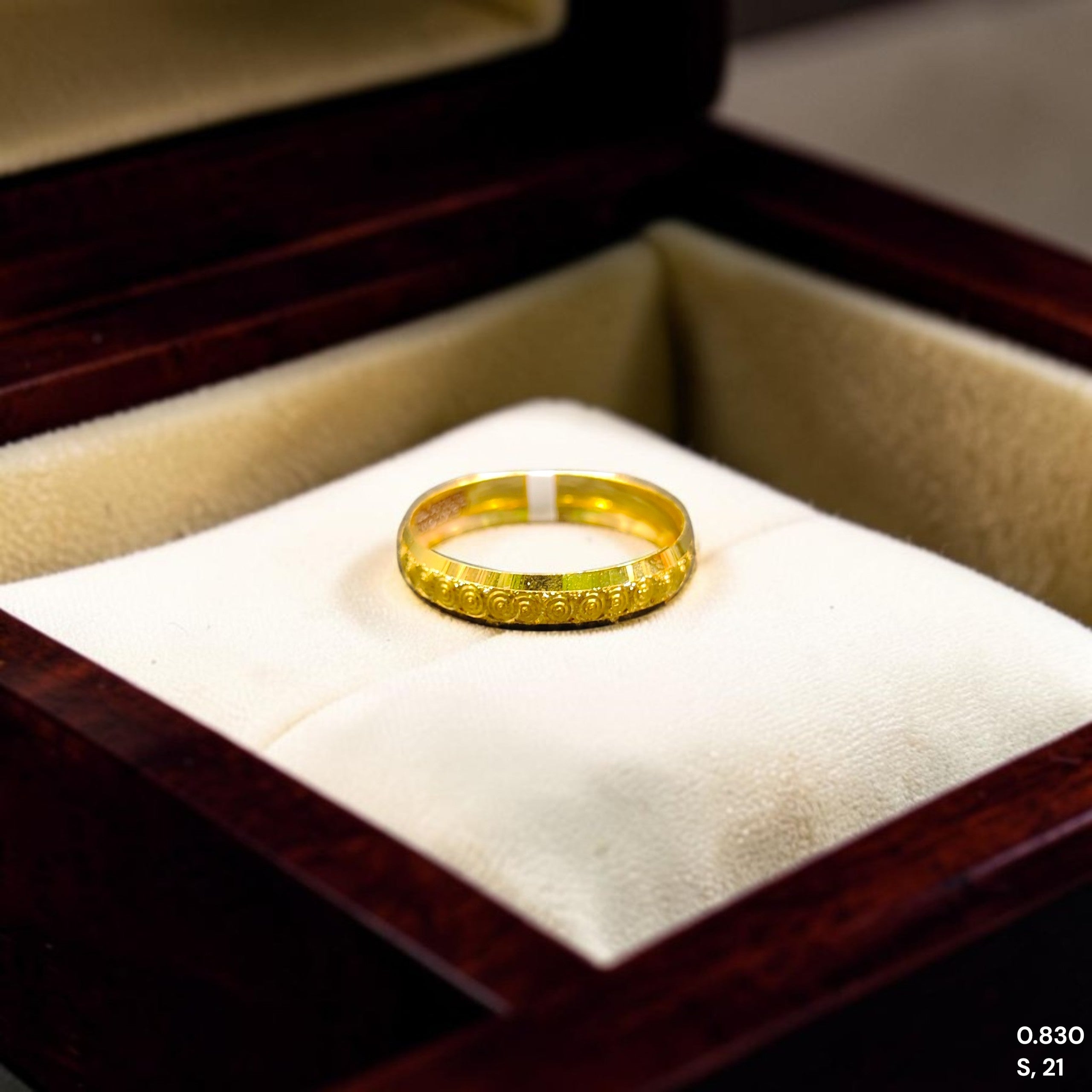 LADIES RING- (SIZE: 21) WGT: 0.830 GM APPROX BIS CERTIFIED HUID HALLMARK 9KT GOLD THUMB RING FOR UNISEX 1 PIECE.