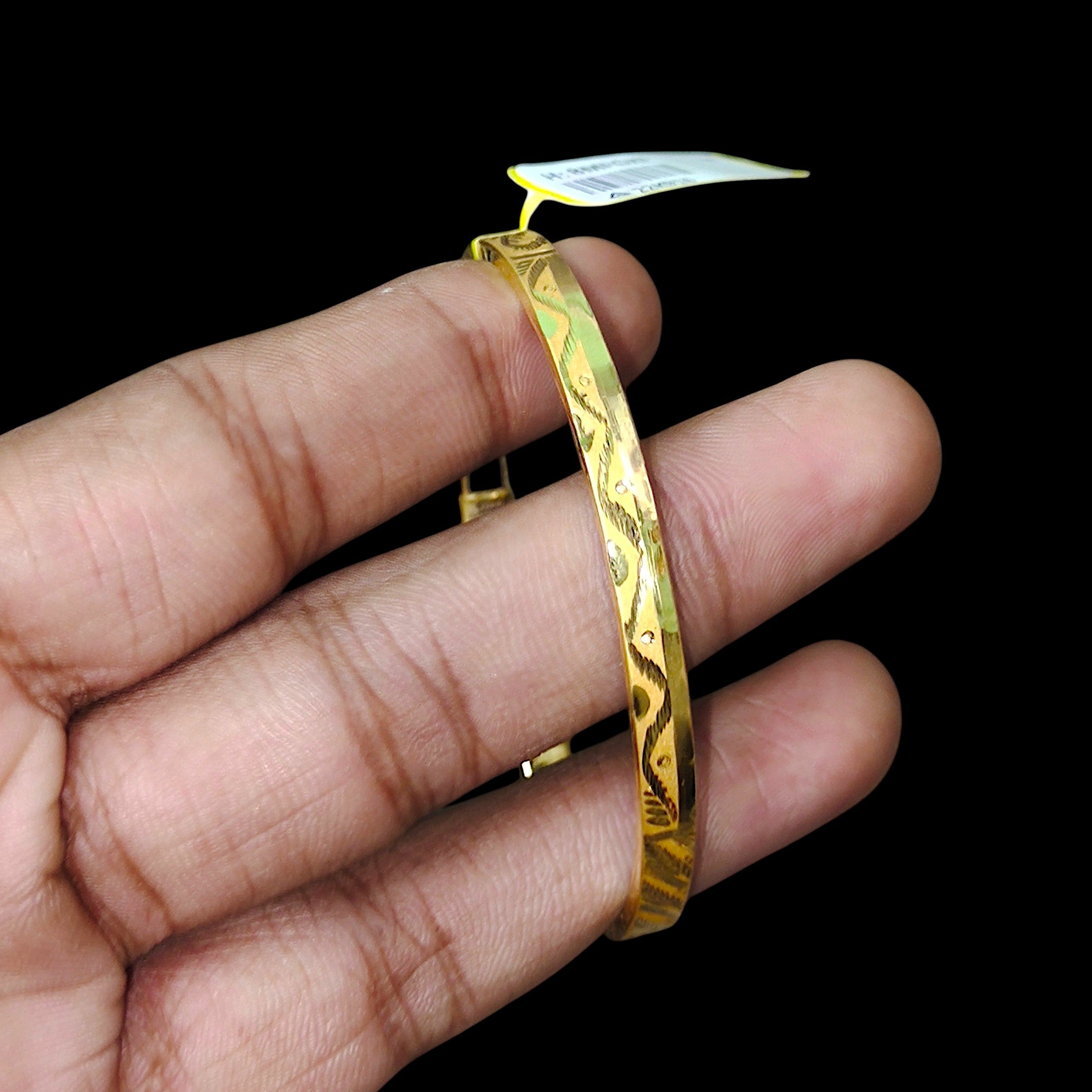 GOLD BRACELET NOA- (SIZE: 24) WGT: 5.490 GM APPROX 22KT HUID HALLMARK GOLD NOA BANGLES 1 PIECE.