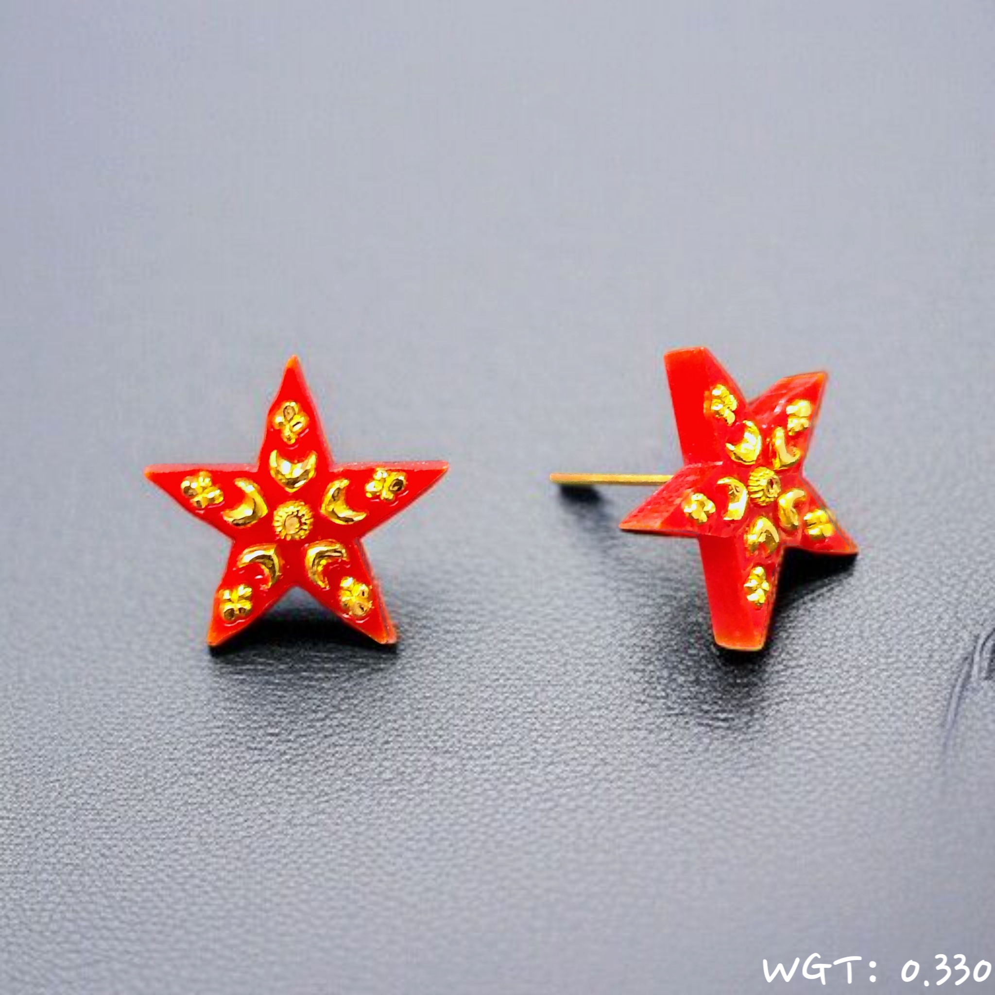 (GPER) TRJ WGT: 0.330 GM APPROX HUID HALLMARK 22KT GOLD POLA TOPS 1 PAIR FOR WOMEN.