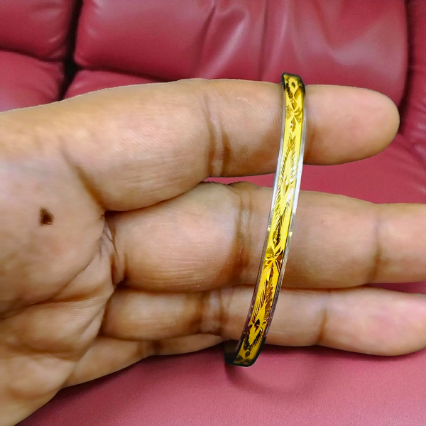 TRJ (SIZE: 25) WGT: 0.840 GM APPROX 22KT HUID HALLMARK GOLD NOA BANGLES (LAZER CHILA) 1 PIECE.