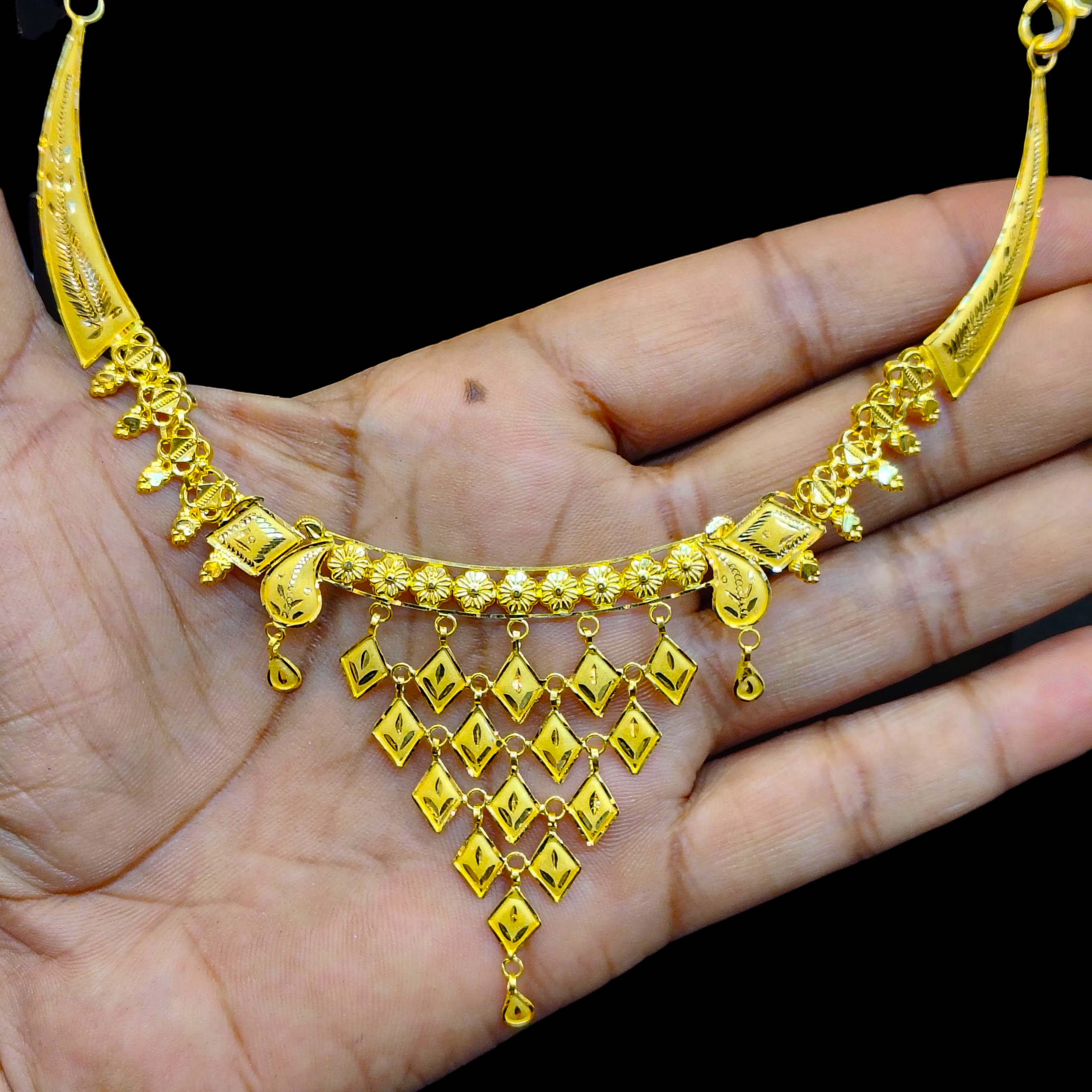 GOLD CHOKER NECKLACE- WGT: 5.970 BIS CERTIFIED HUID HALLMARK 916 22KT GOLD NECKLACE 1 PIECE WITH FREE ADJUSTABLE TASSEL FOR WOMEN.