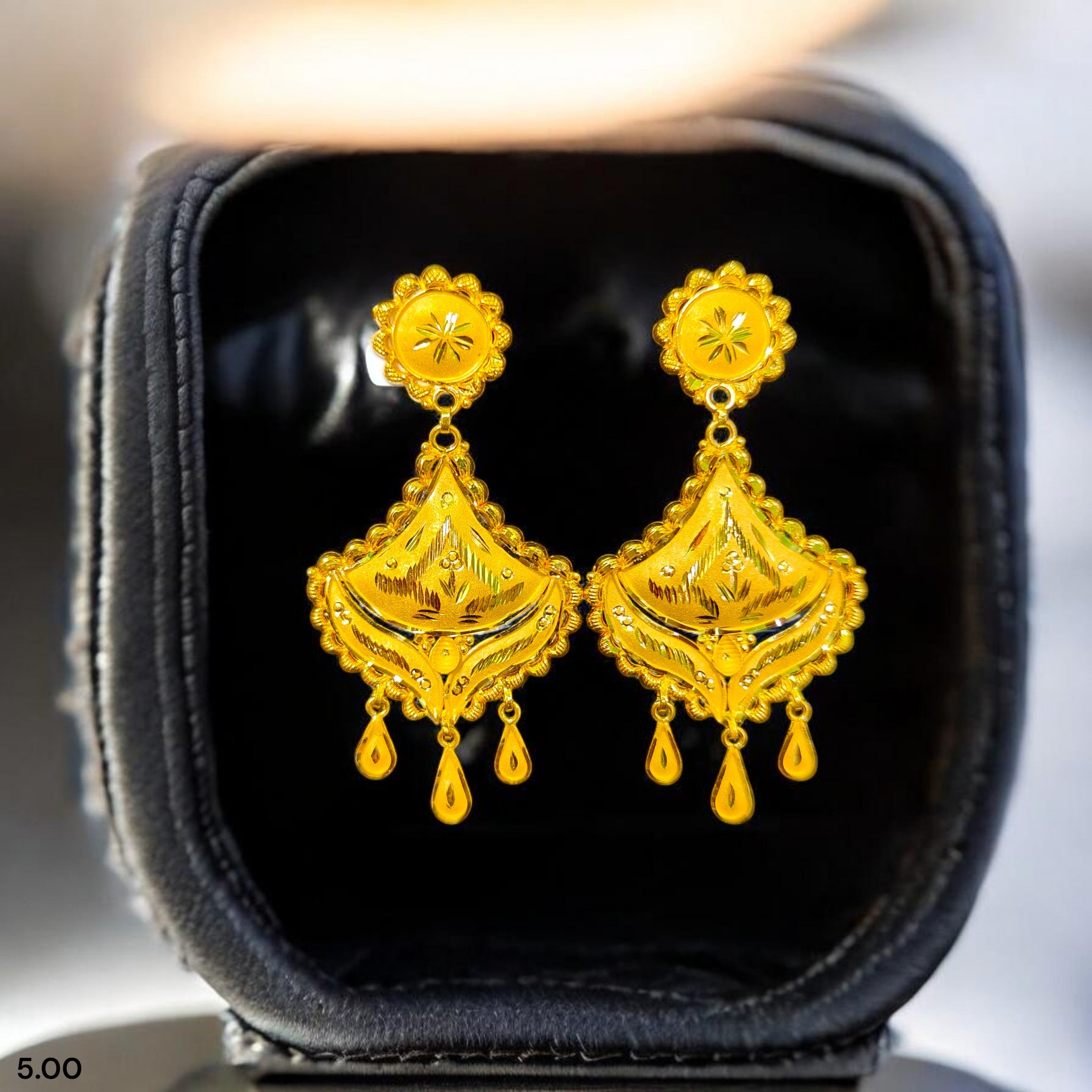 GOLD EARRINGS- (WGT: 5.00 GM APPROX) BIS CERTIFIED HUID HALLMARK 22KT 916 GOLD EARRINGS 1 PAIR FOR WOMEN.