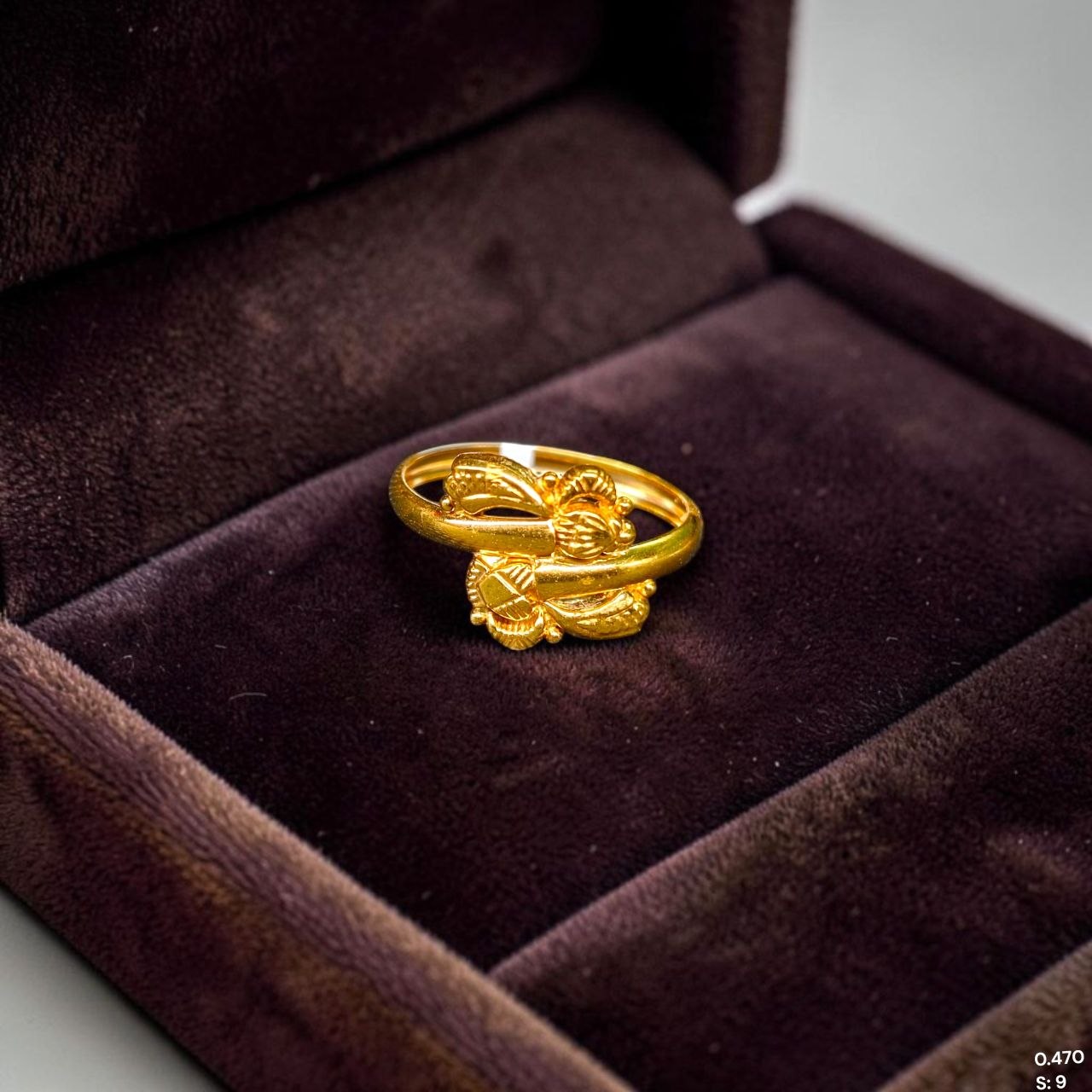 LADIES RING- (SIZE: 9) WGT: 0.470 GM APPROX BIS CERTIFIED HUID HALLMARK 9KT GOLD THUMB RING FOR UNISEX 1 PIECE.