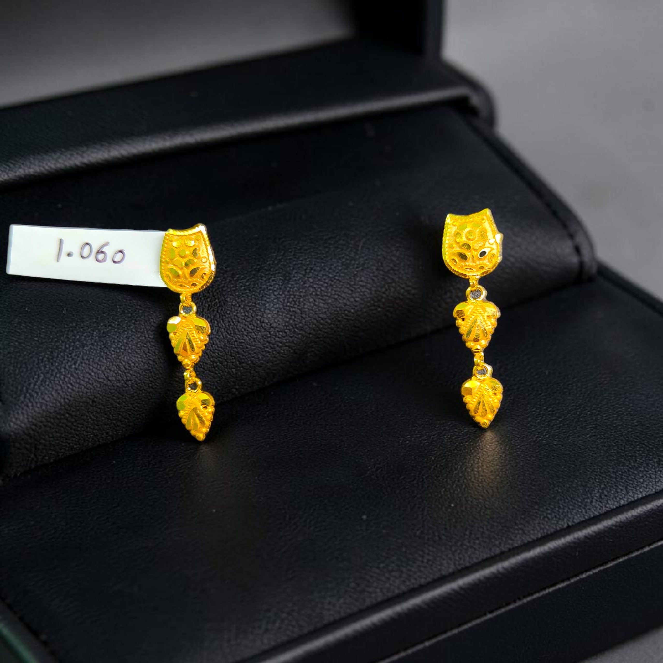 GOLD EARRINGS- WGT: 1.060 GM APPROX BIS CERTIFIED HUID HALLMARK 9KT GOLD EARRINGS 1 PAIR FOR WOMEN (BEST FOR GIFT IN MARRIAGE).