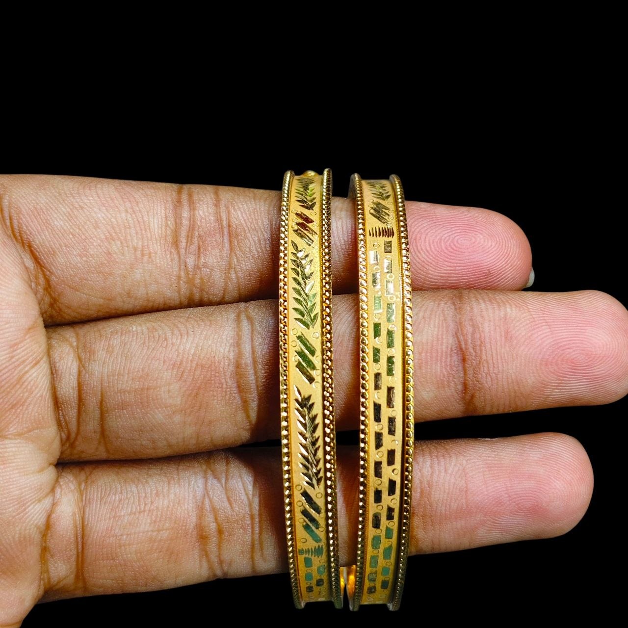 GOLD CHURI NOA- SIZE-28 (WGT: 1.650 GM APPROX) BIS CERTIFIED HUID HALLMARK 22KT GOLD SOCKET CHURI (CHILA PATH DESIGN) 1 PAIR FOR REGULAR USE FOR WOMAN.