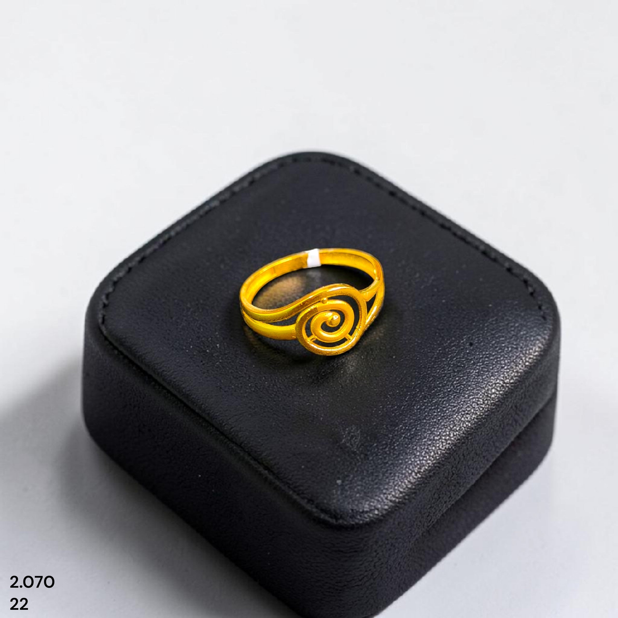 LADIES RING- (SIZE: 22) WGT: 2.070 GM APPROX 22KT HUID HALLMARK GOLD RING FOR WOMEN 1 PIECE.