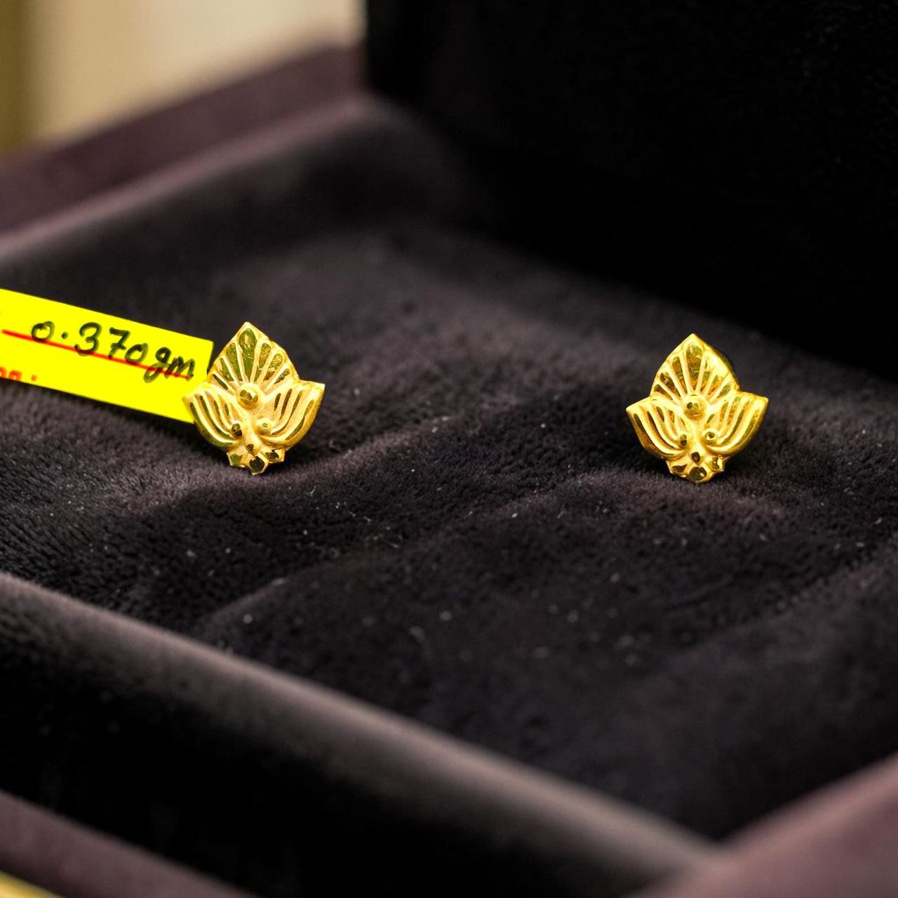 GOLD TOPS- BIS CERTIFIED (WGT: 0.370 GM APPROX) HUID HALLMARK 375 9KT GOLD TOPS 1 PAIR BEST FOR MARRIAGE GIFT.