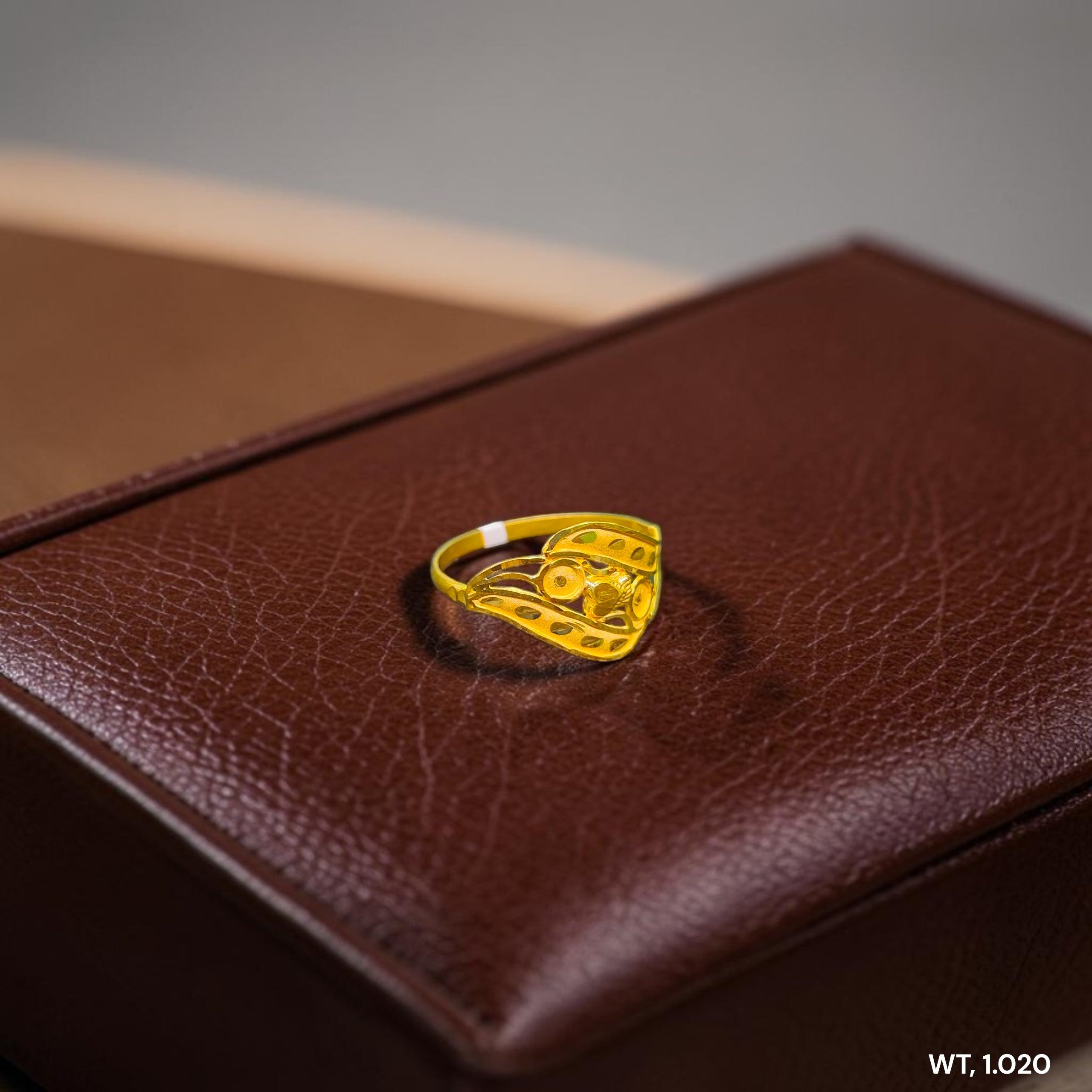 LADIES RING- (SIZE: 15) WGT: 1.020 GM APPROX BIS CERTIFIED HUID HALLMARK 916 22KT GOLD RING FOR WOMEN 1 PIECE.
