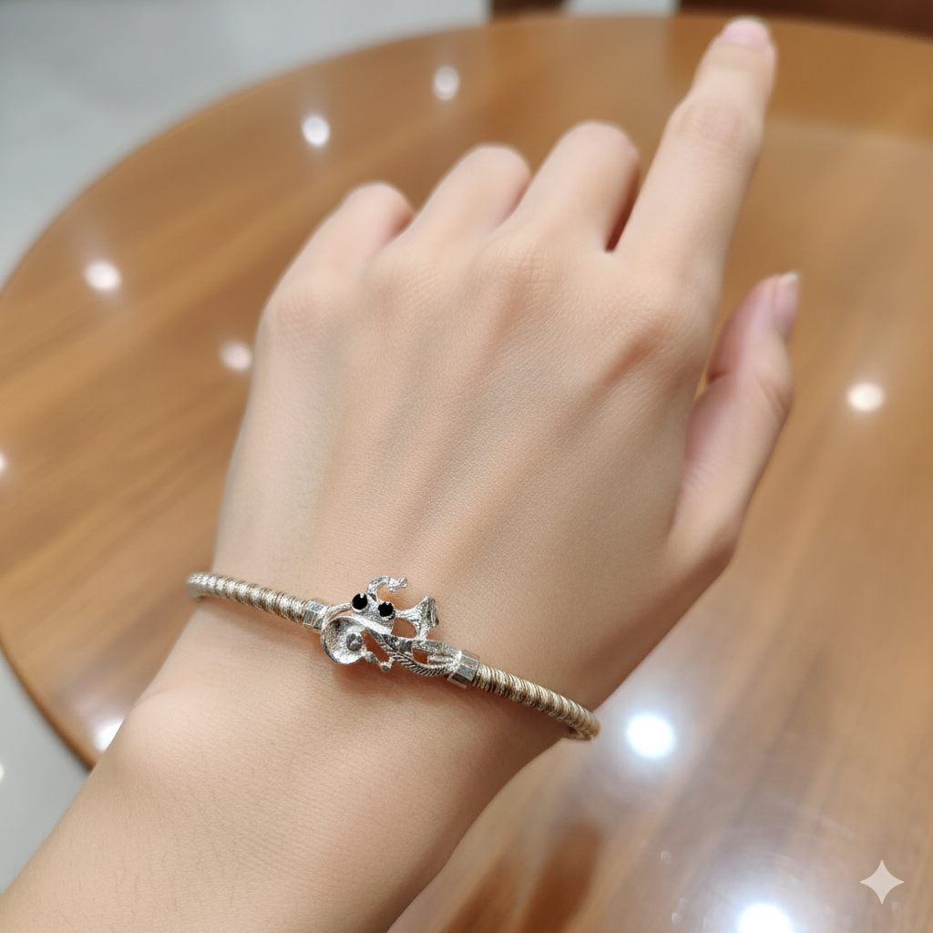 (SLNB) 625 SILVER NOA (3 DHATU PACH NOA) SILVER+COPPER+IRON WITH SILVER MUKH (1 PIECE) SOLD ON MRP FOR MARRIED WOMEN.