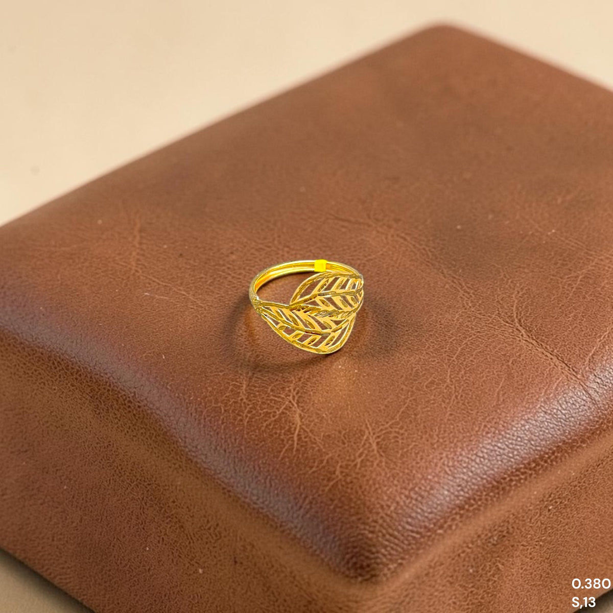 LADIES RING- (SIZE: 13) WGT: 0.380 GM APPROX BIS CERTIFIED HUID HALLMARK 9KT GOLD FINGER RING FOR WOMEN 1 PIECE. (J83DQZ)